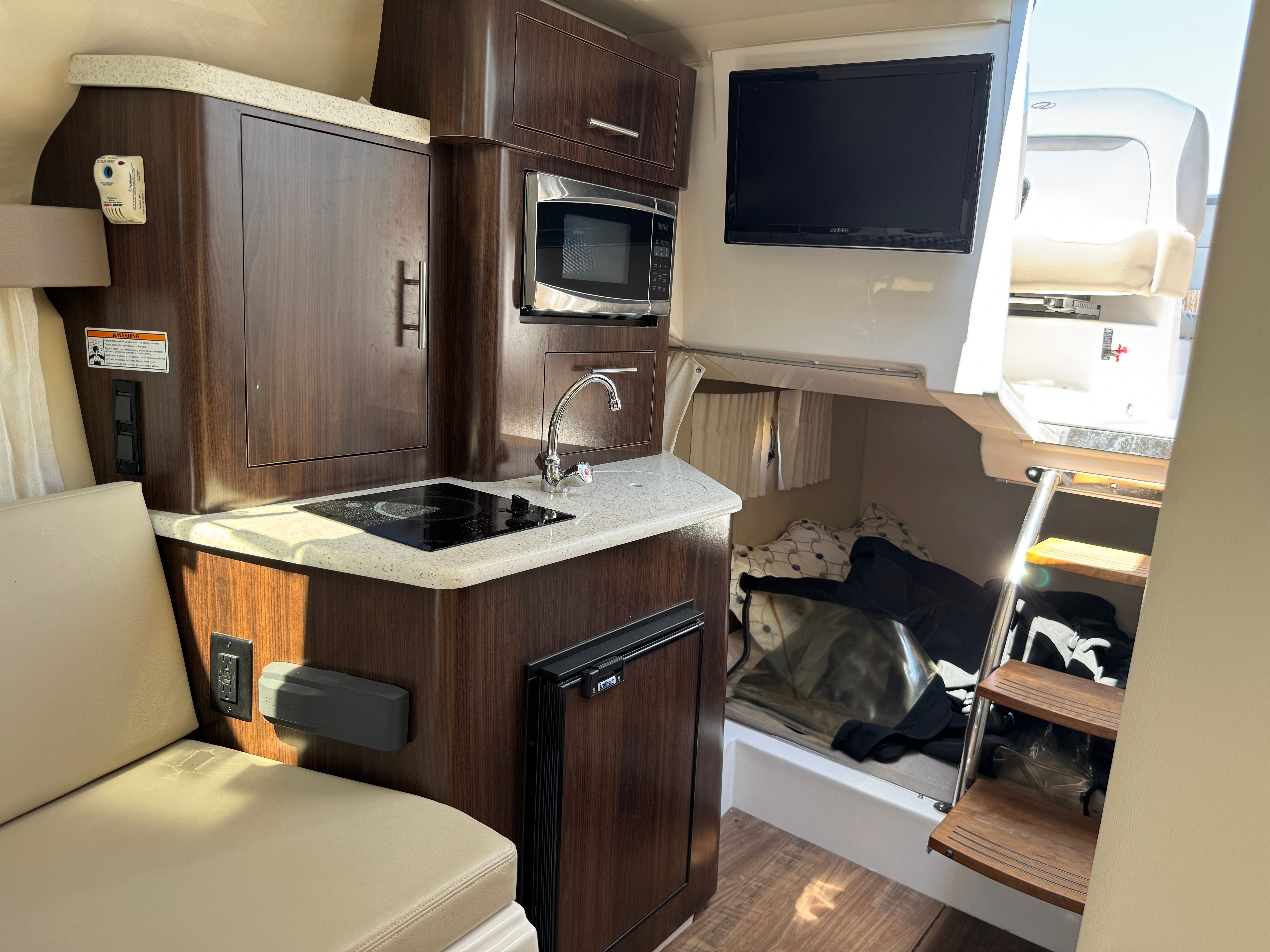 2016 REGAL 28 EXPRESS - Image 26