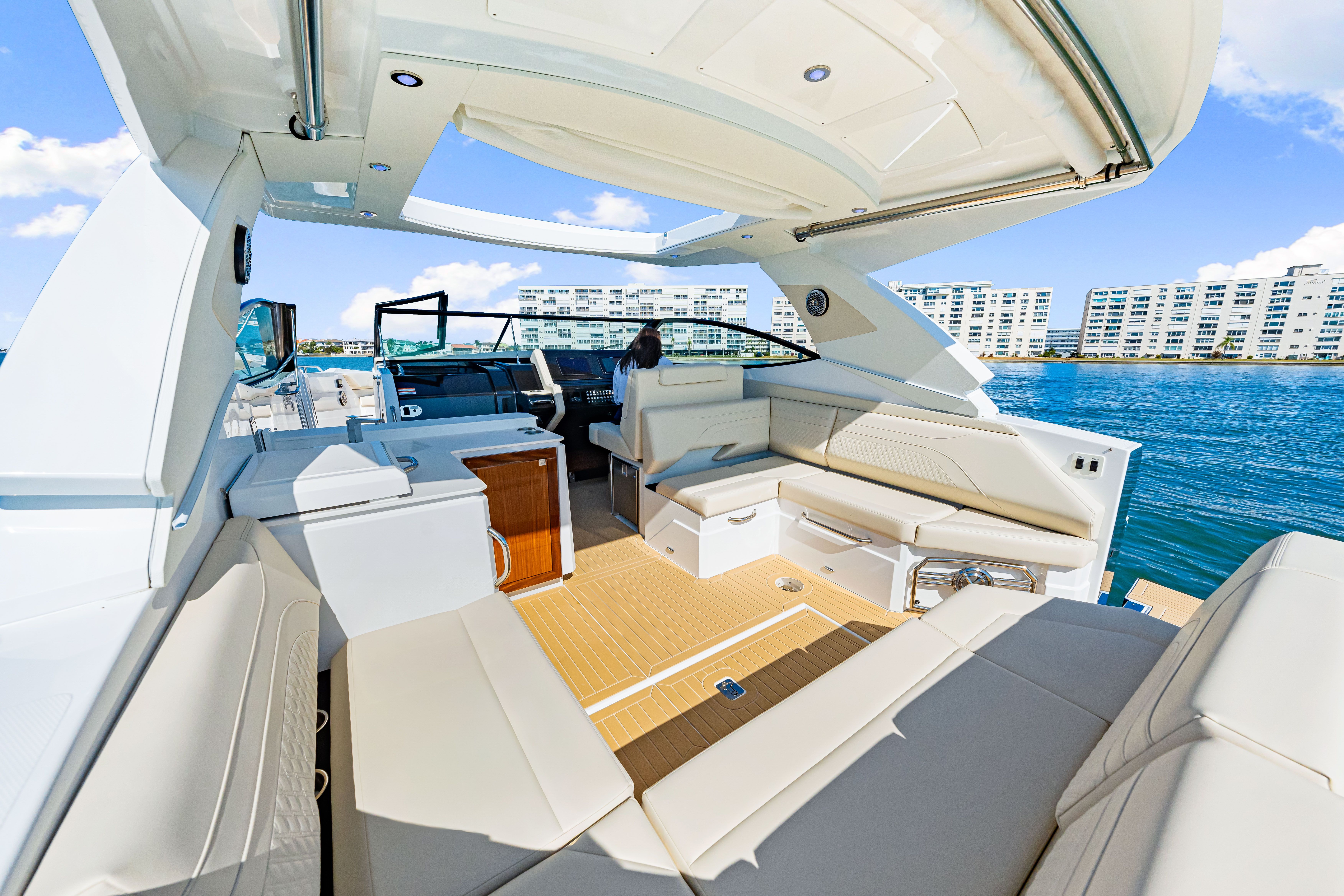 2026 Cruisers Yachts 38 GLS OB - 58
