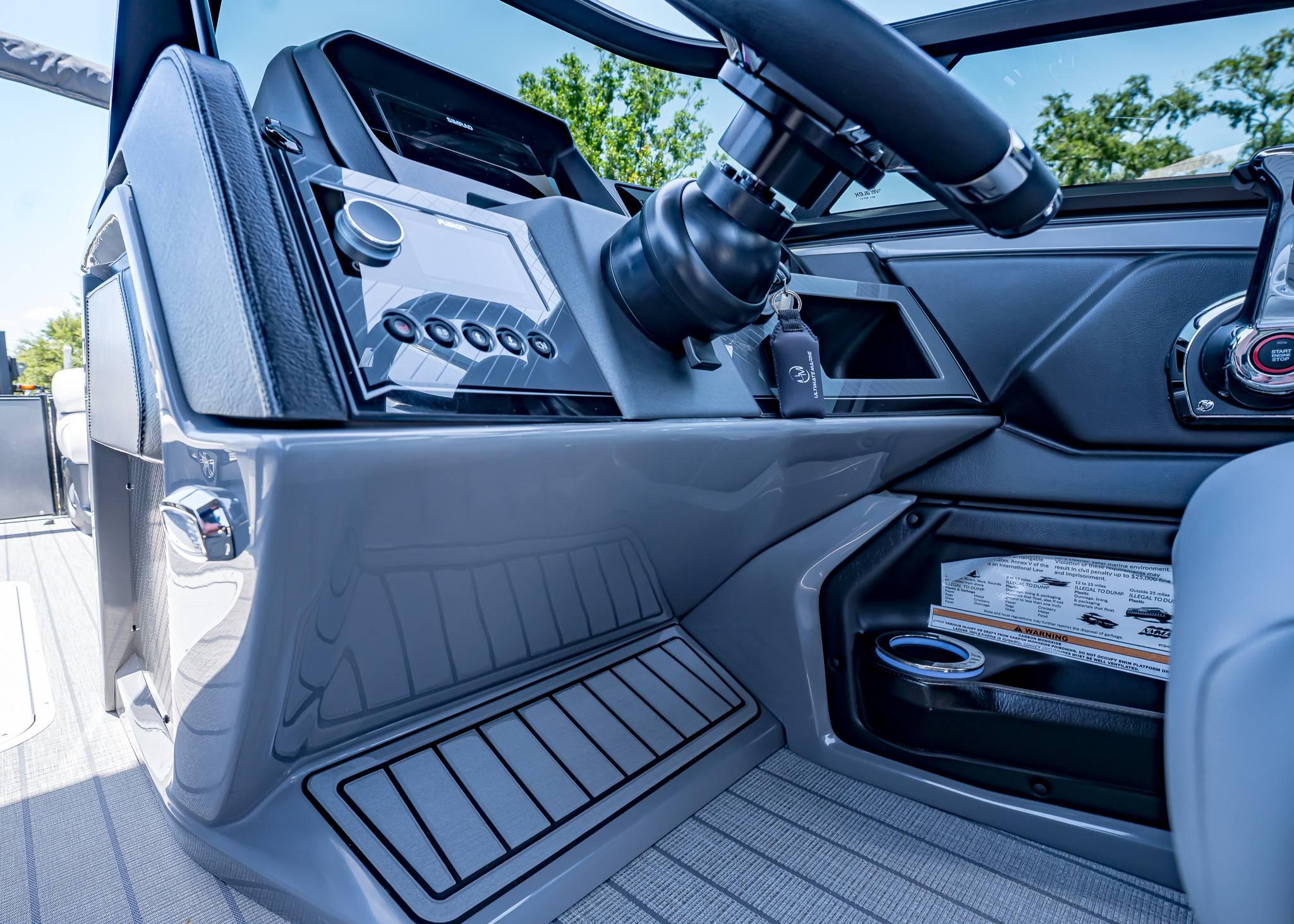 2025 Tahoe Pontoon Grand Tahoe LTD Elite Windshield - 29