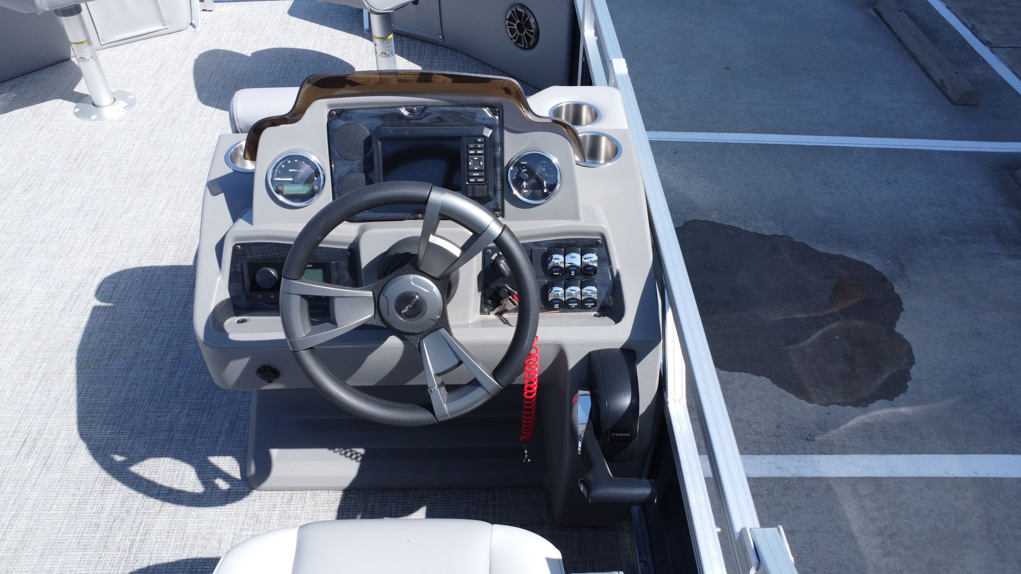 2025 Avalon Venture 85 Rear Fish - 21' - 23