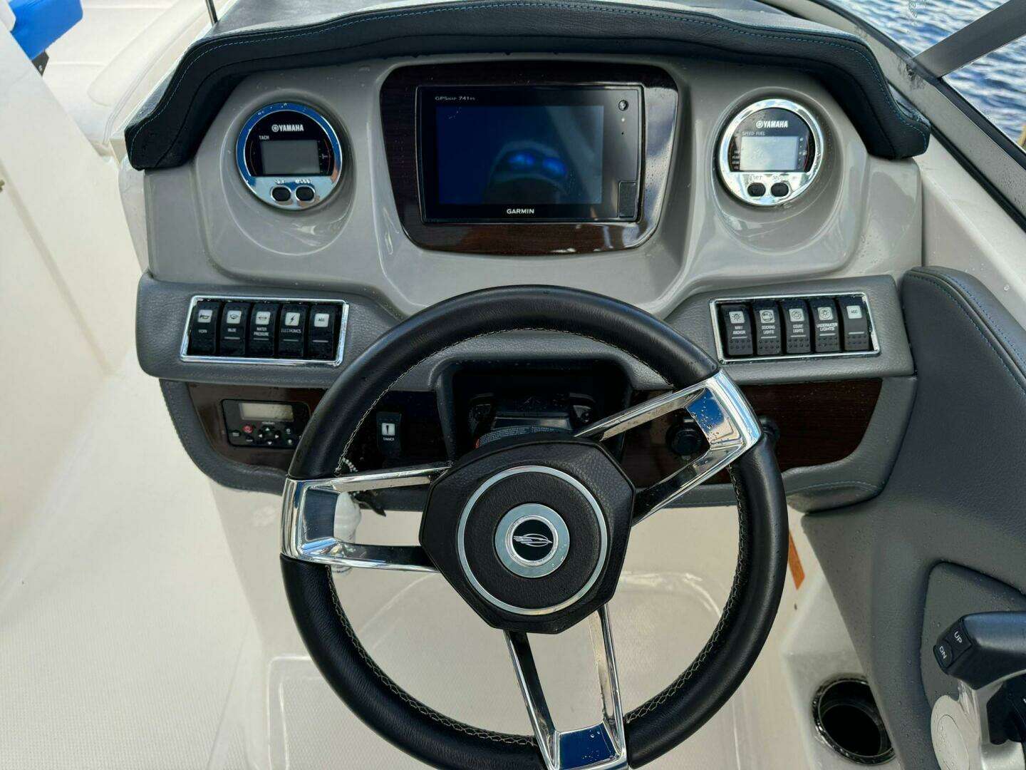 2017 Chaparral 250 Suncoast - Image 13