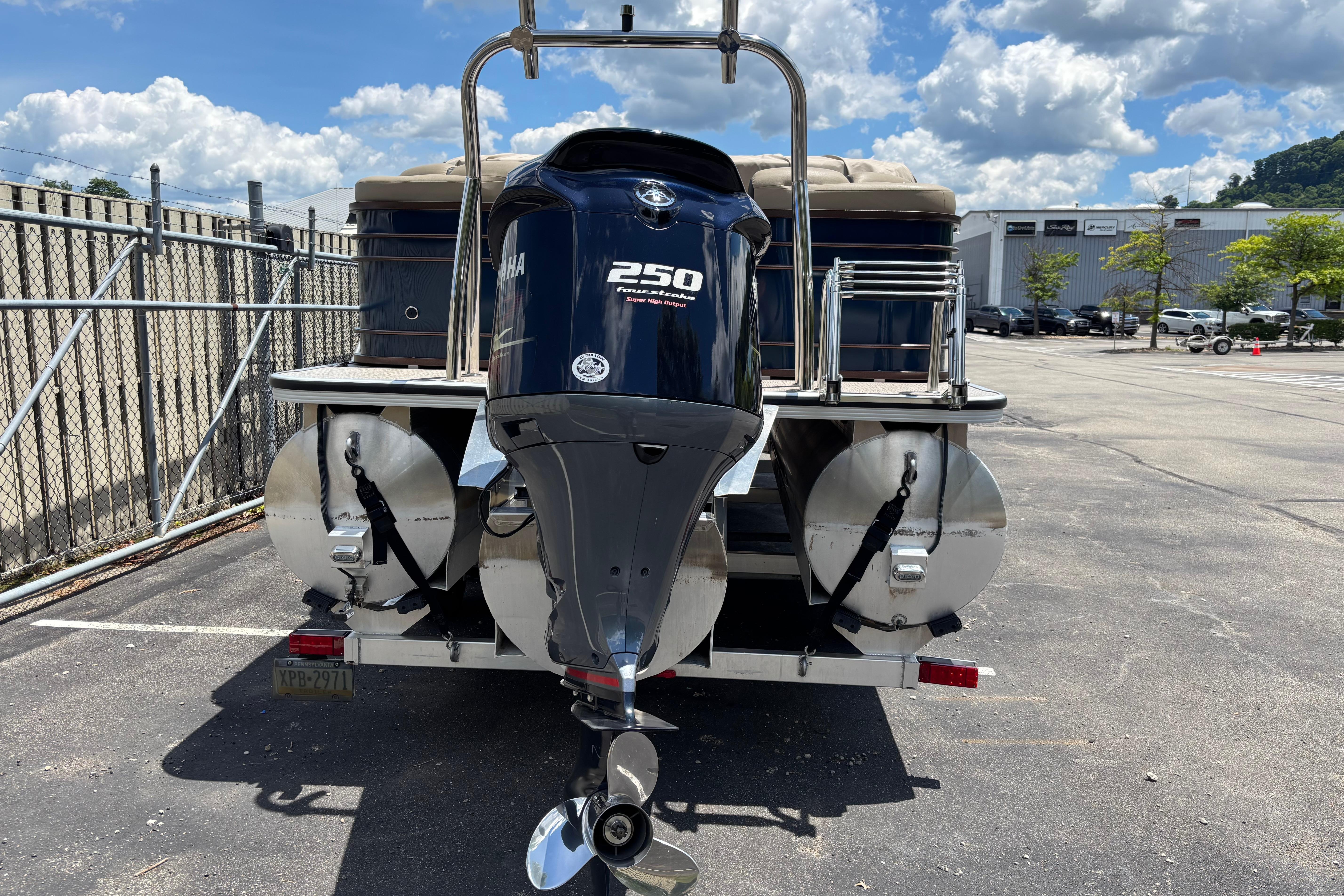 2021 Veranda VP25RC pontoon boat with Yamaha 250 outboard motor in parking lot.