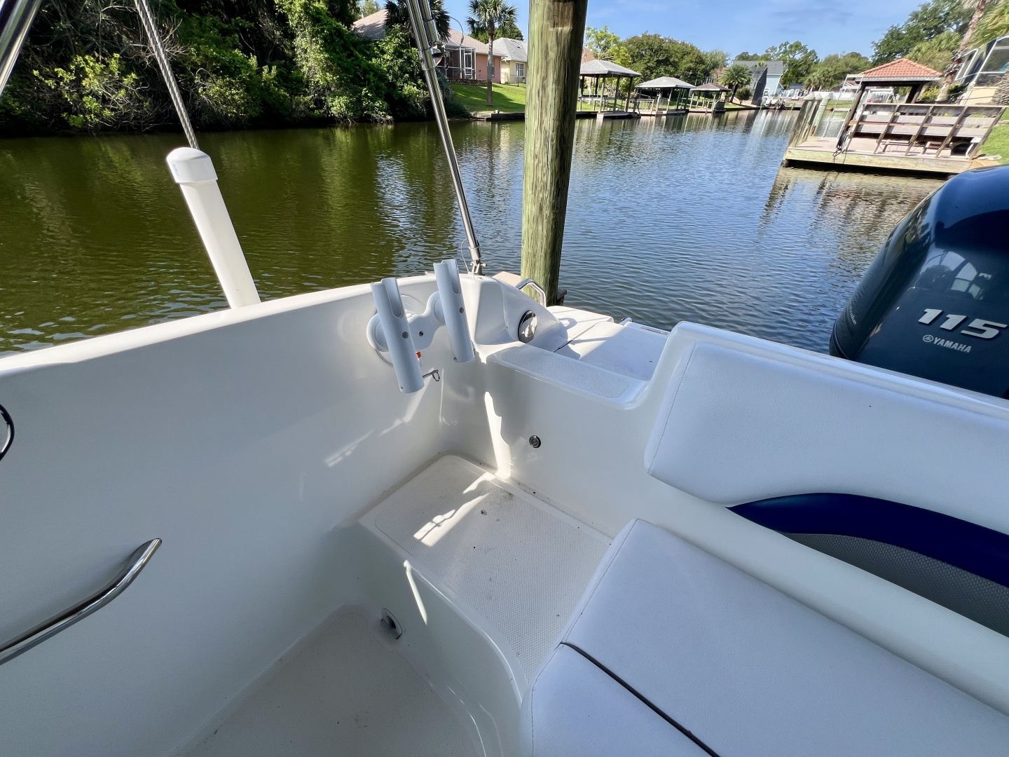 2013 Hurricane SunDeck 187 OB - Image 21