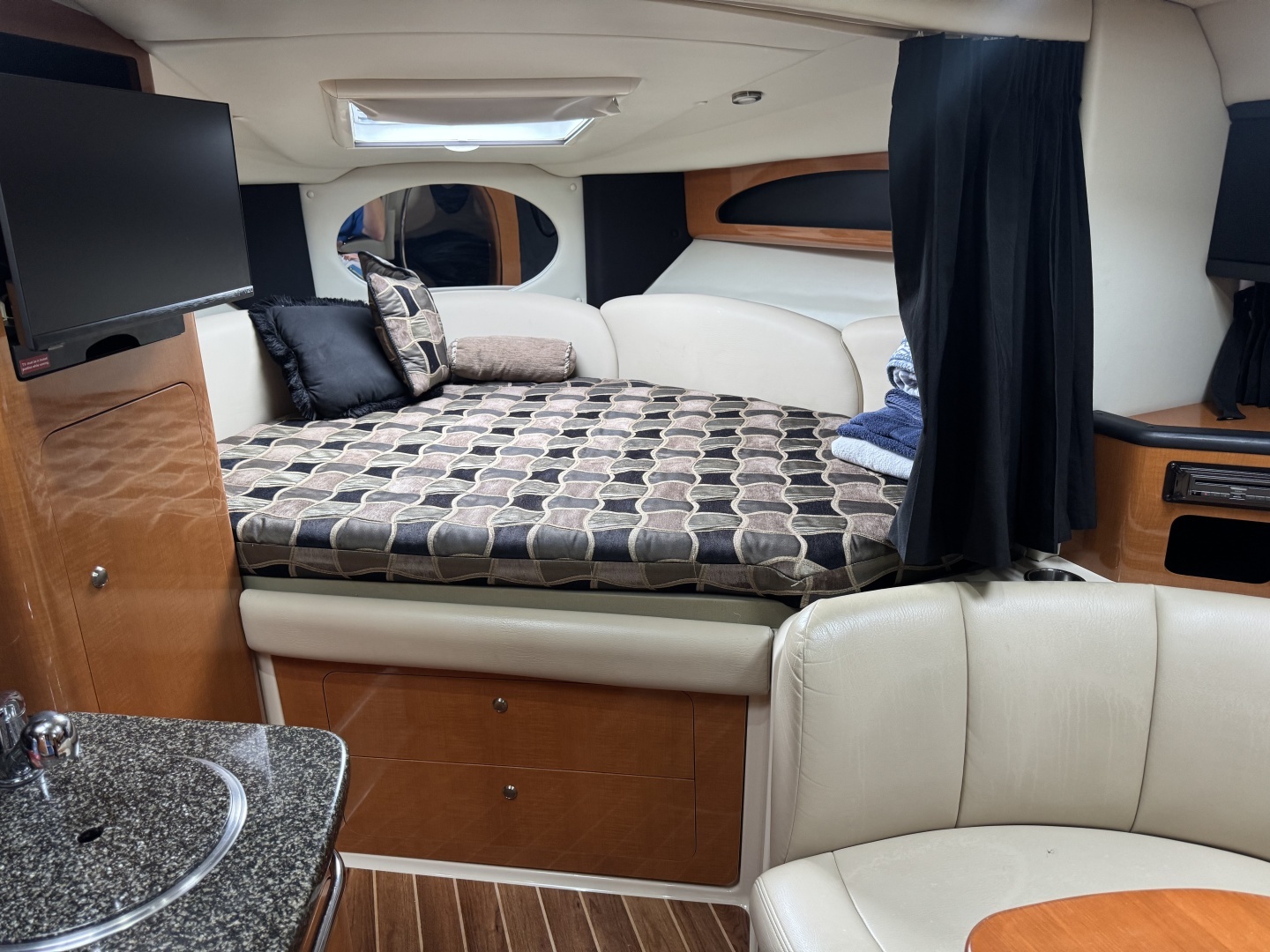 2008 Chaparral 310 Signature - Image 5
