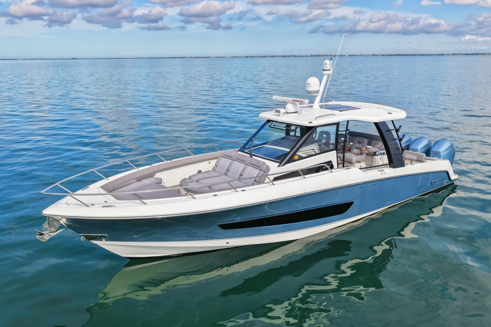 2023 Boston Whaler — - Image 5