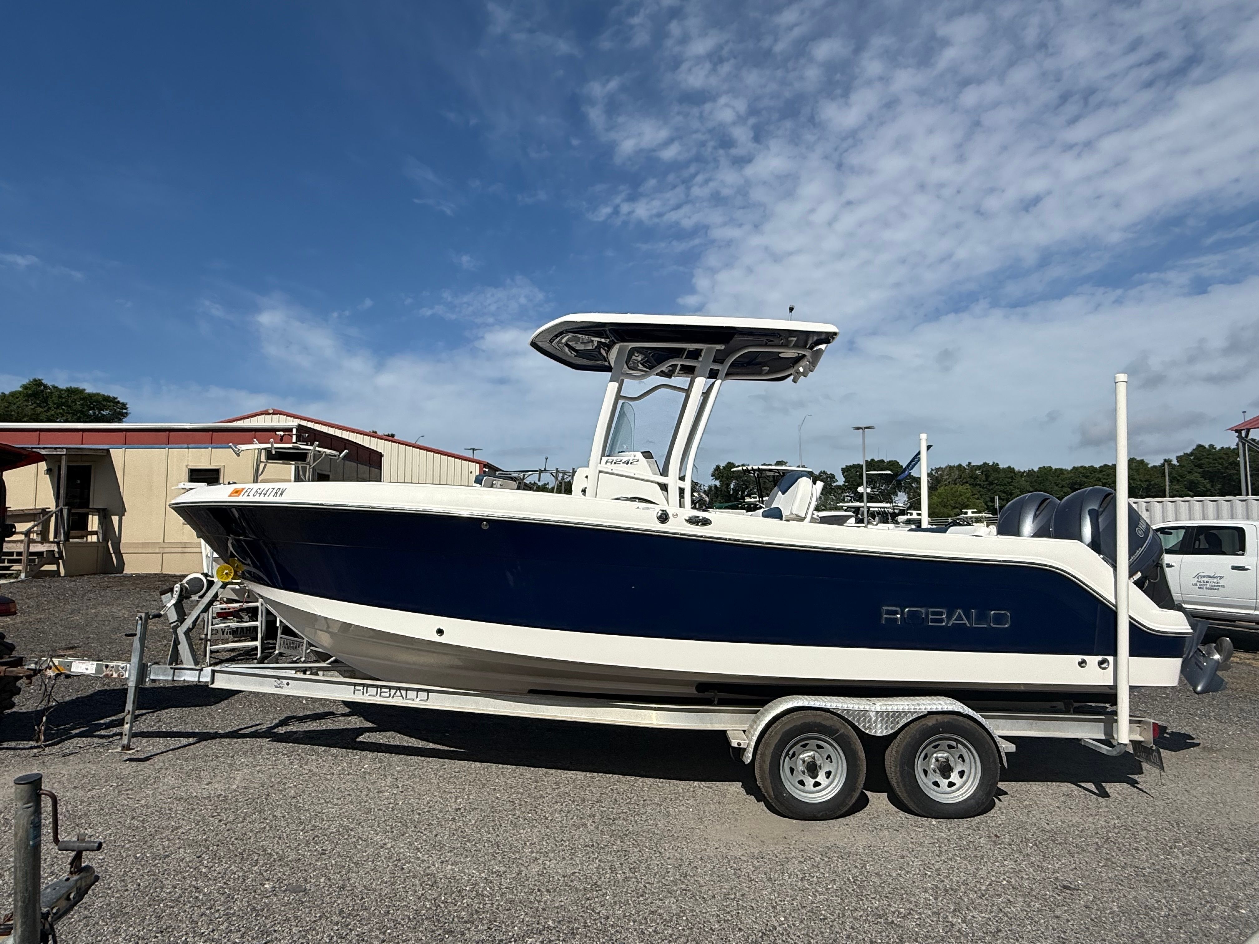 2019 Robalo 242 CC