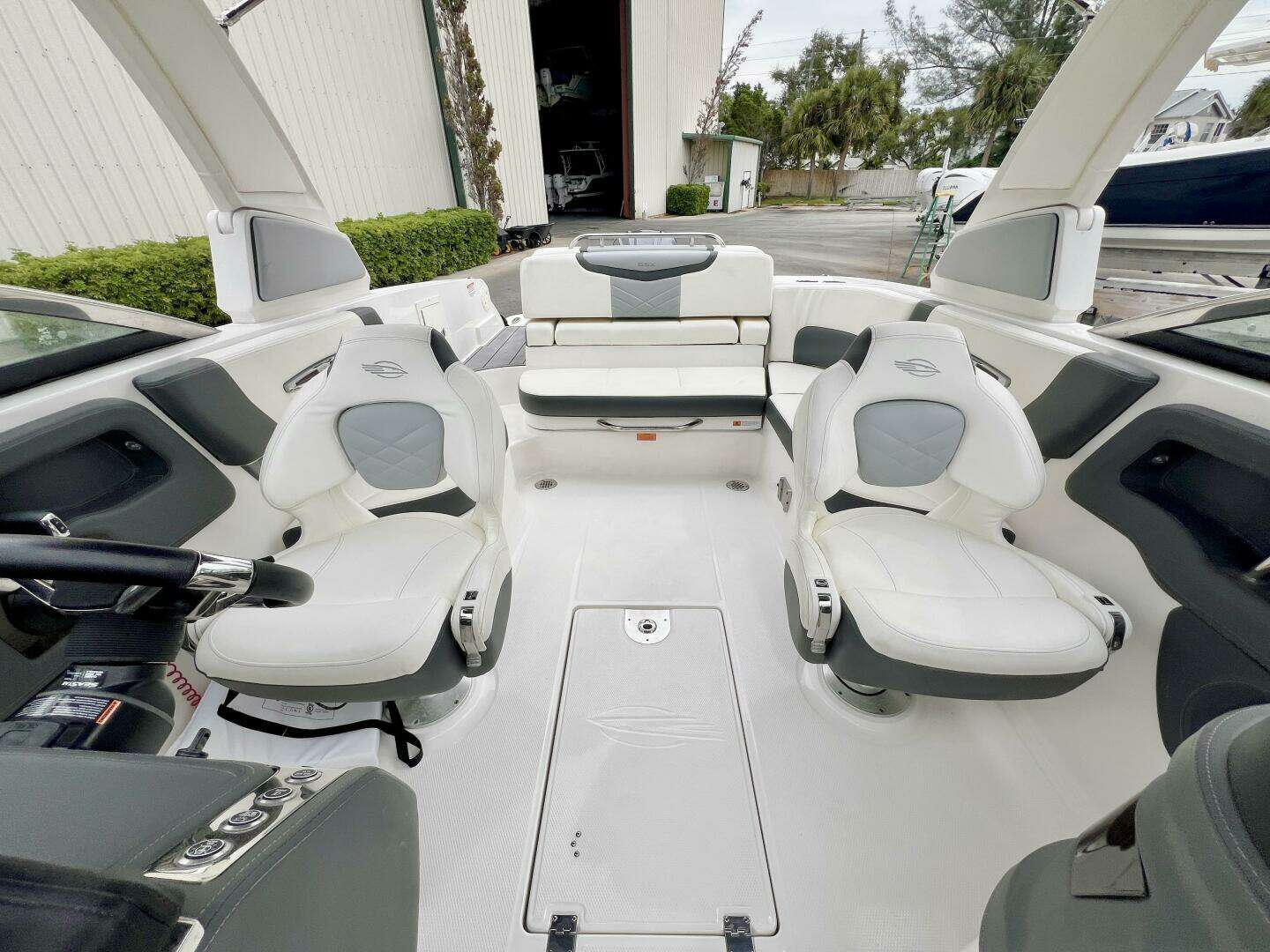 2022 Chaparral 267 SSX OB - Image 23