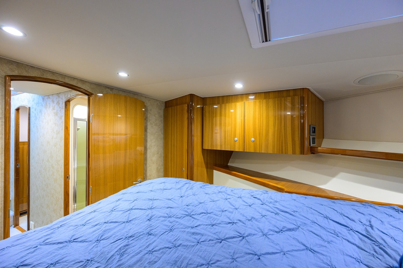 2015 Viking 42 Convertible - Image 13