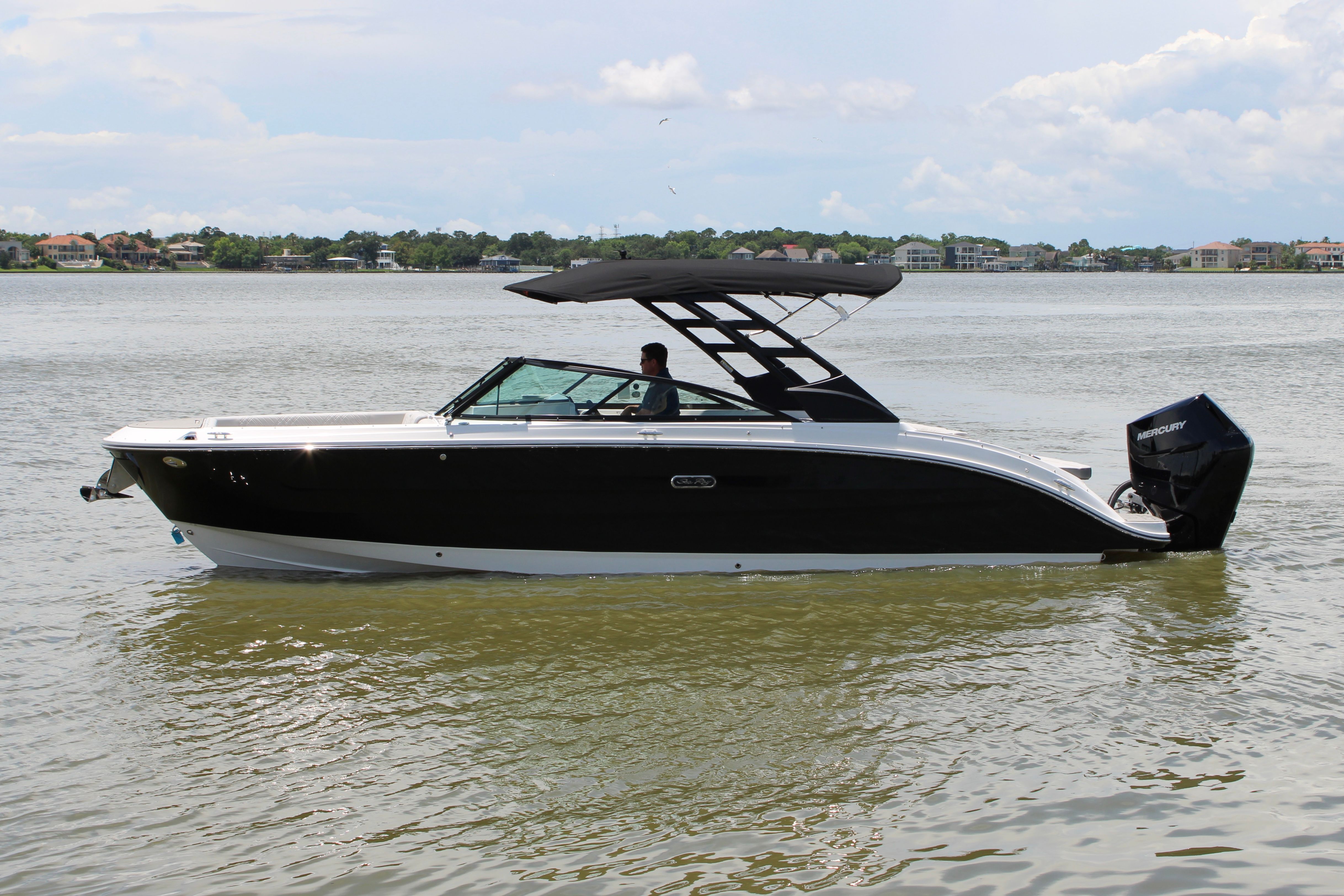 2026 Sea Ray SDX 270 Outboard