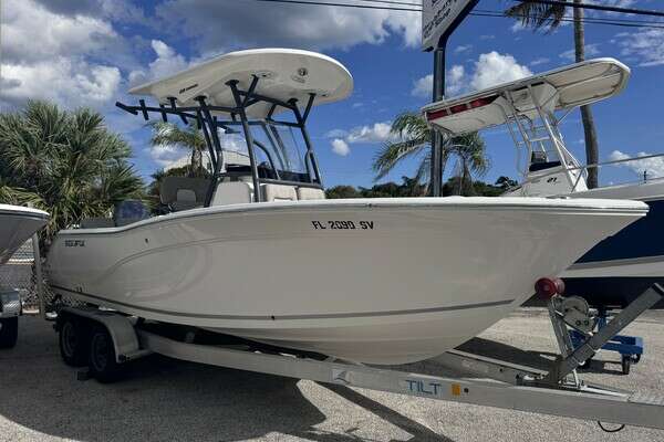 2021 Sea Fox 228 Commander