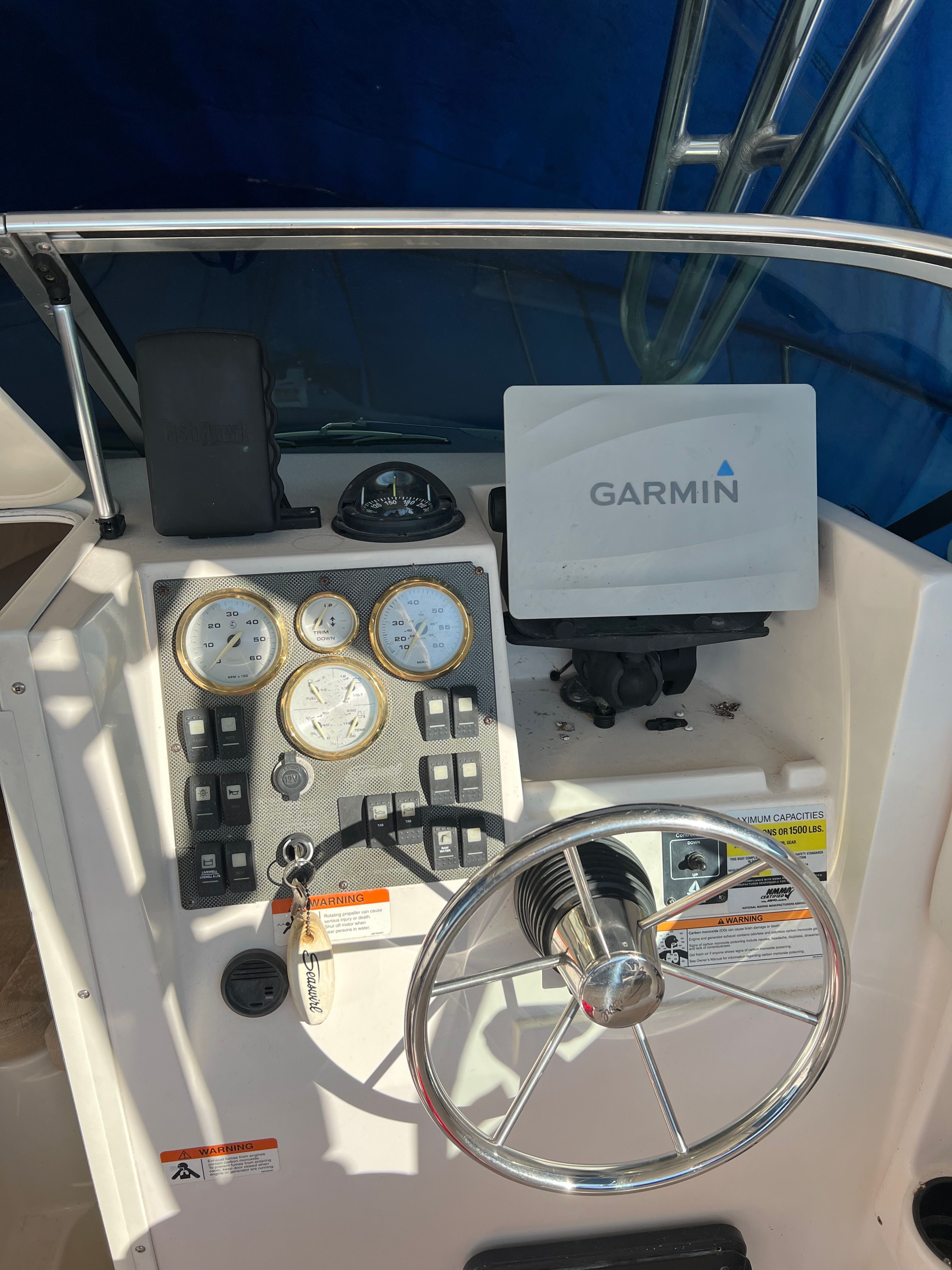 2007 Seaswirl Striper 2601 Walkaround I/O - 9