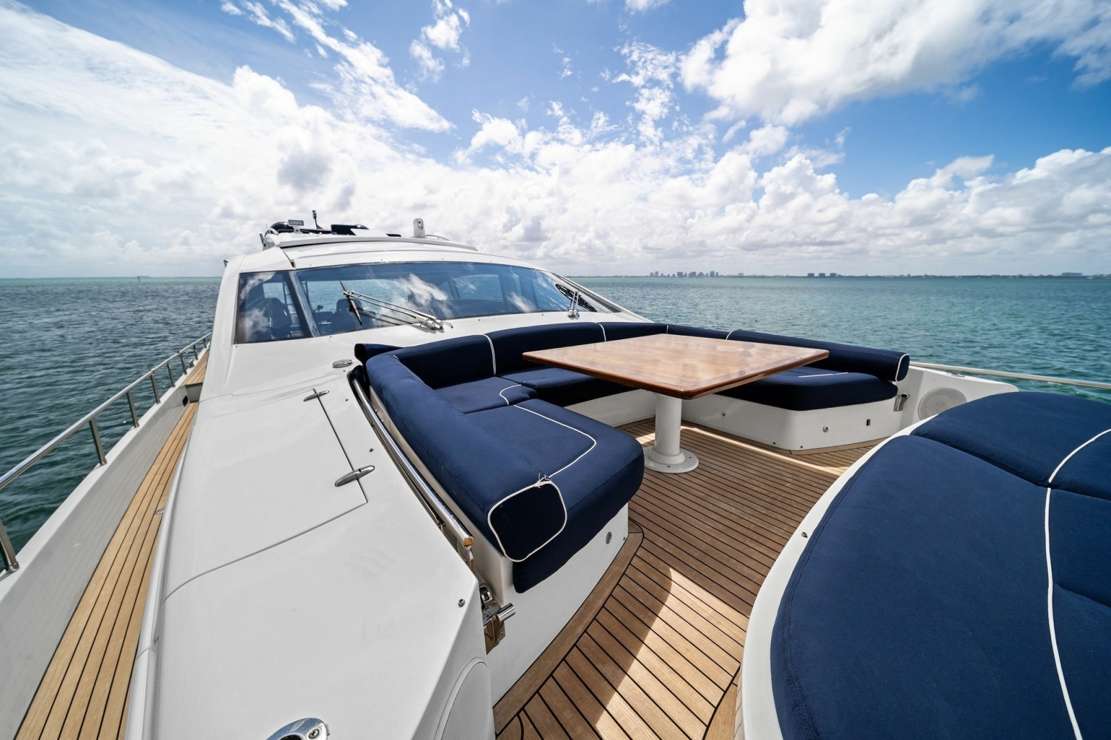 2013 Pershing 82 - Image 20