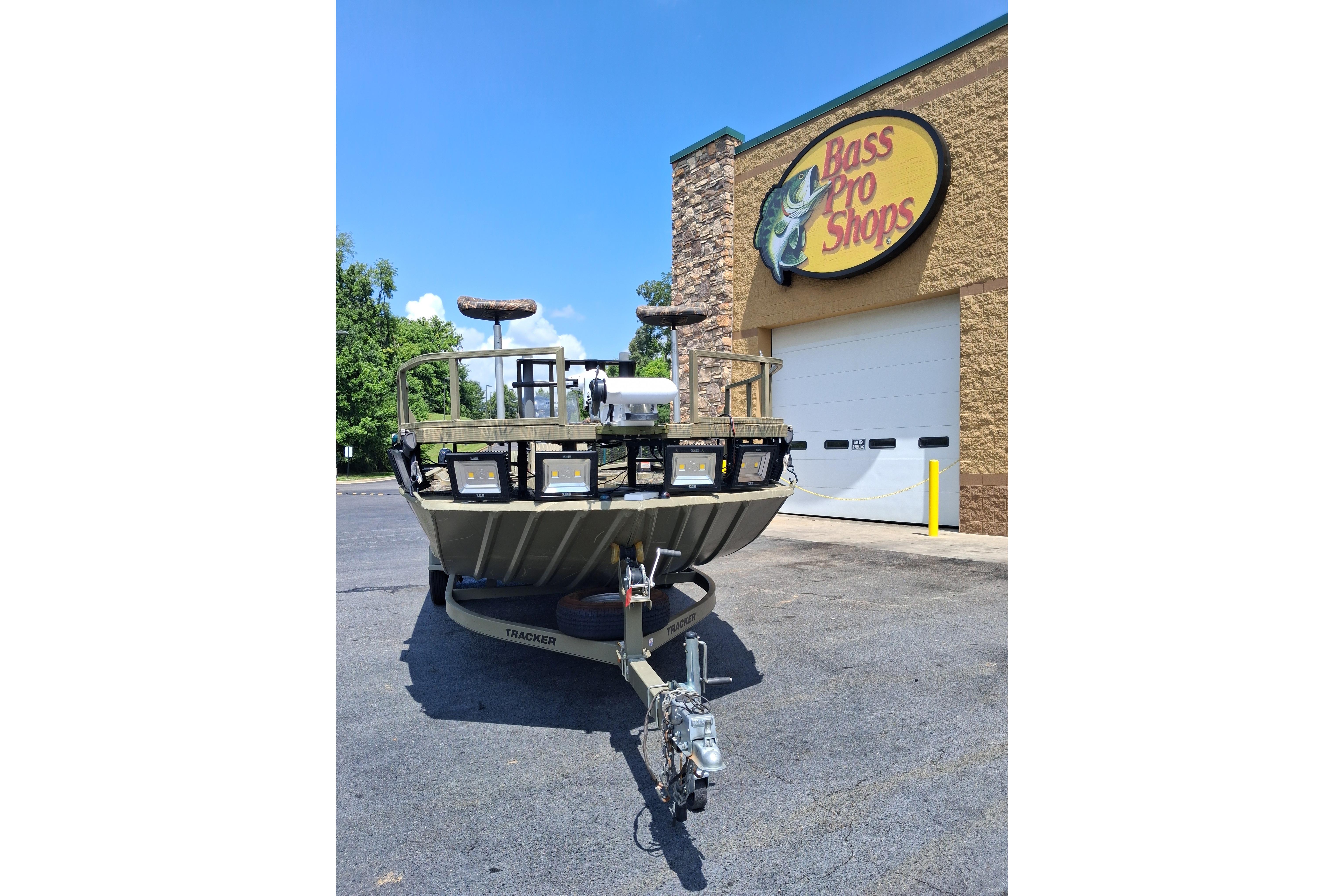 2016 Tracker Grizzly 2072 CC Sportsman boat outside Bass Pro Shops store.