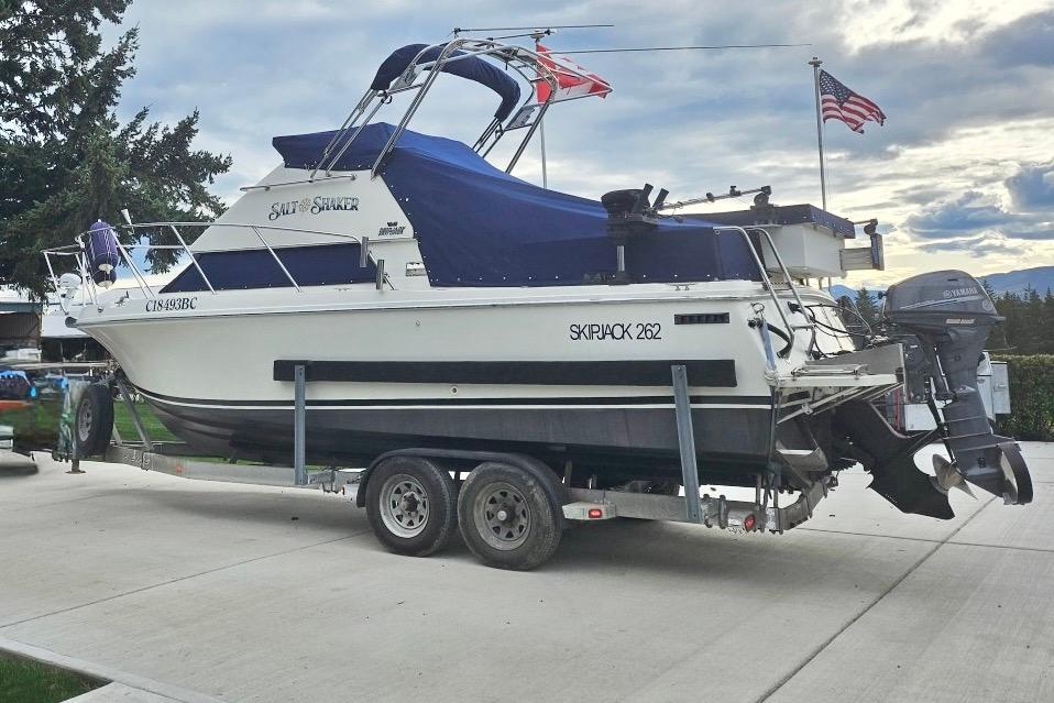 1997 Skipjack 262 Flybridge