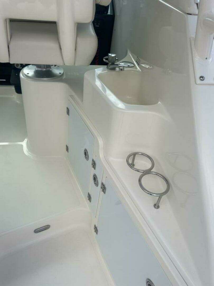 2014 Pursuit OS 315 - Image 16