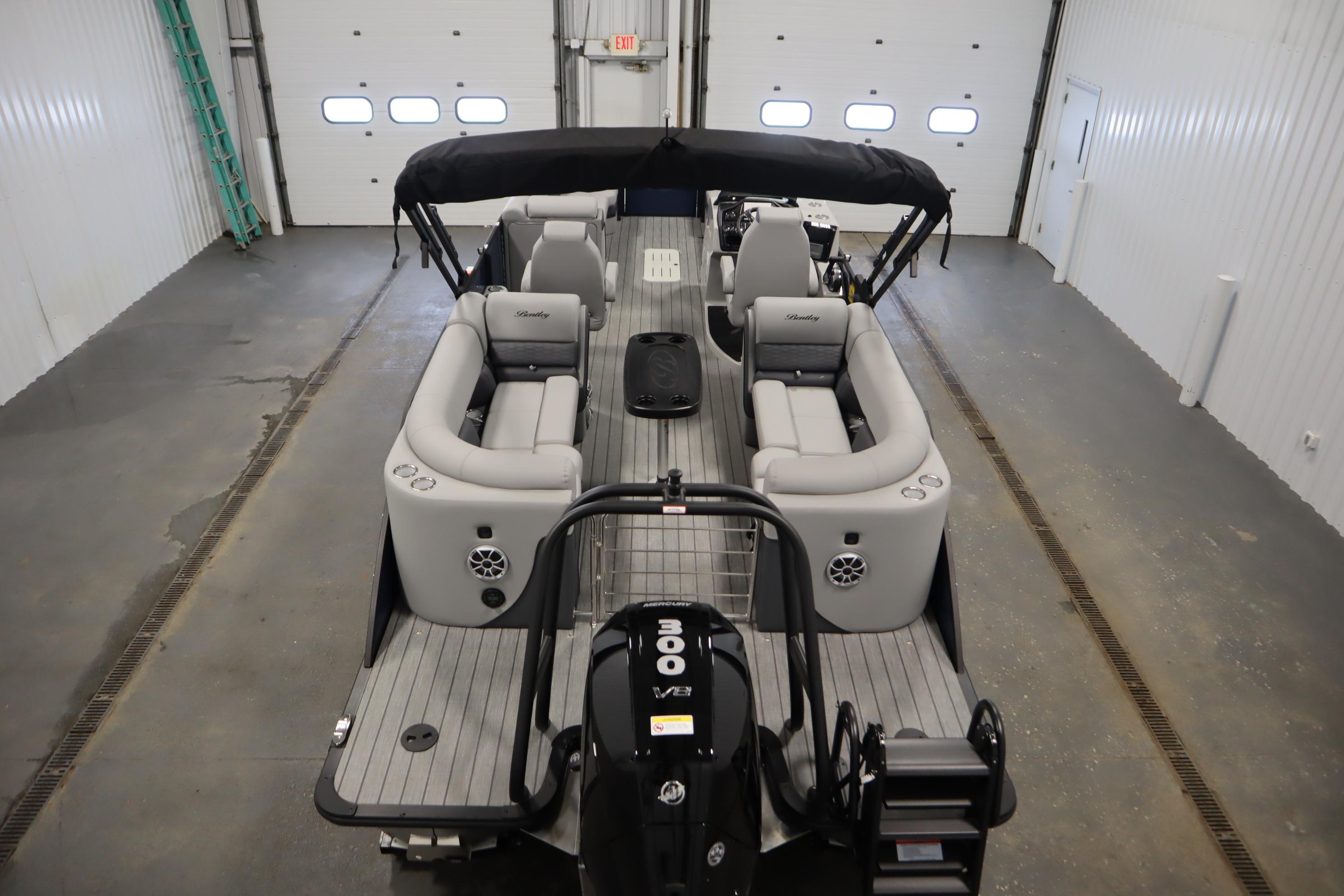 2025 Bentley Pontoons Elite 253 Admiral Tri-toon in a spacious indoor setting.