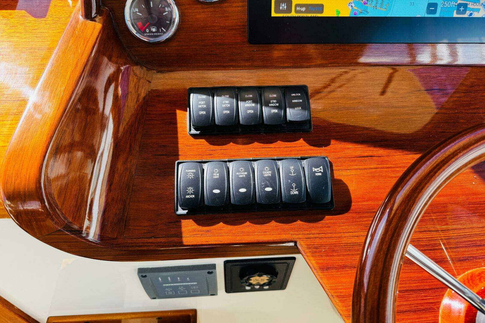2012 Hinckley Picnic Boat MKIII - Image 26