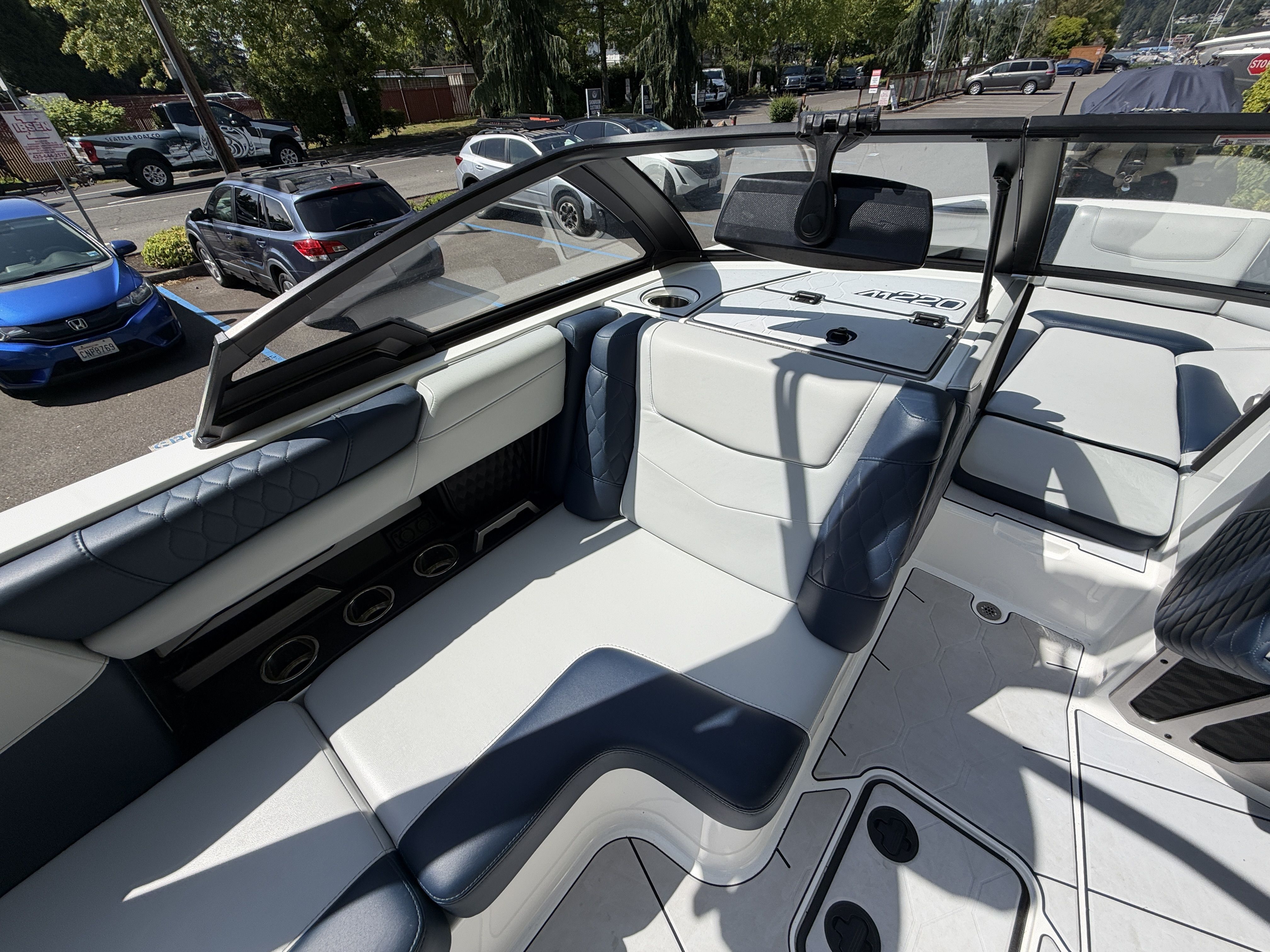 2022 Malibu M220 - 13