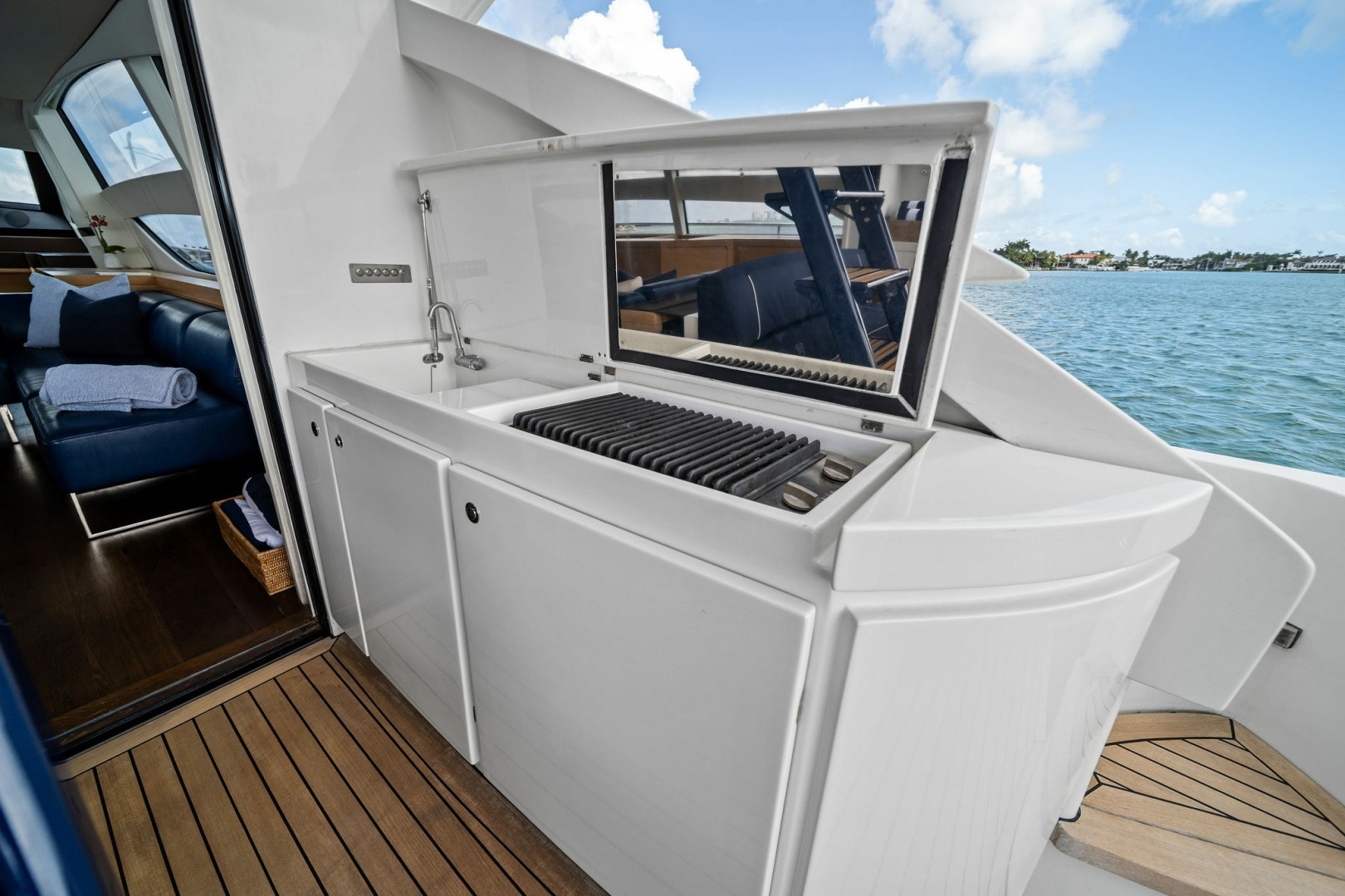 2013 Pershing 82 - Image 27