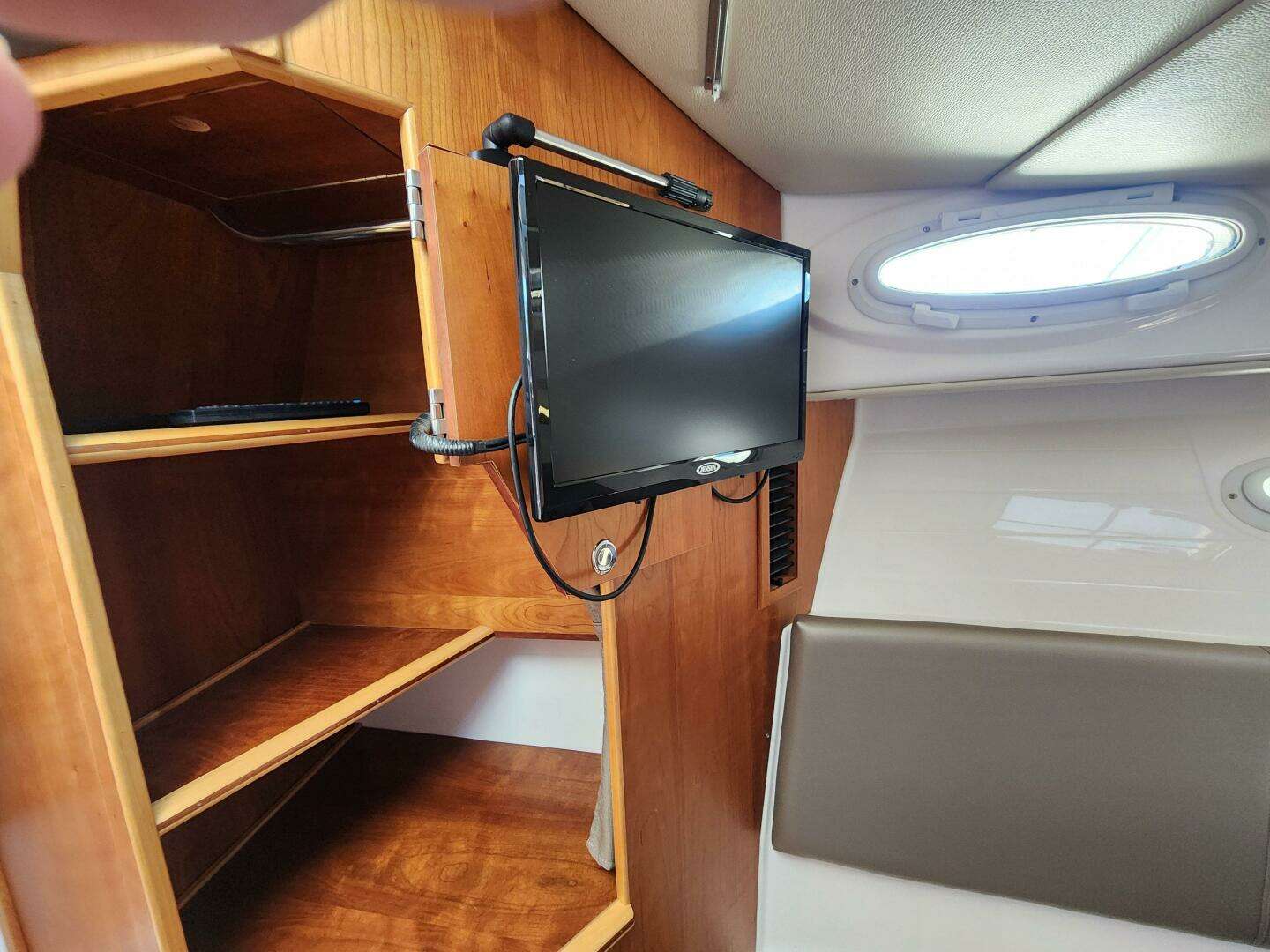 2020 Cutwater C-32 CB - Image 19