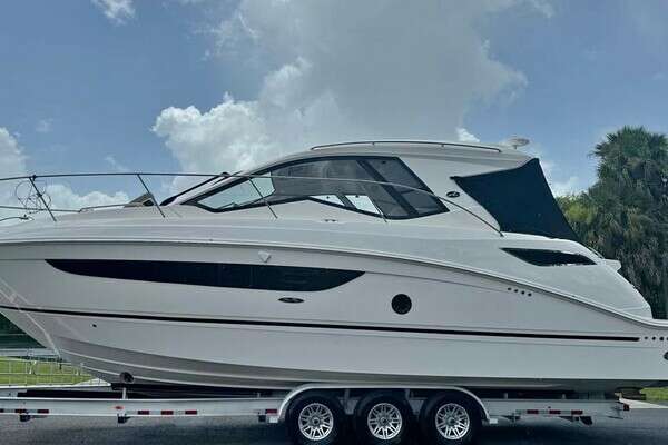 2017 Sea Ray 350 Coupe