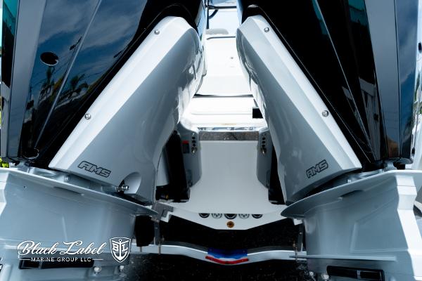 2025 Caymas 281 HB boat engines, rear view, Black Label Marine Group.