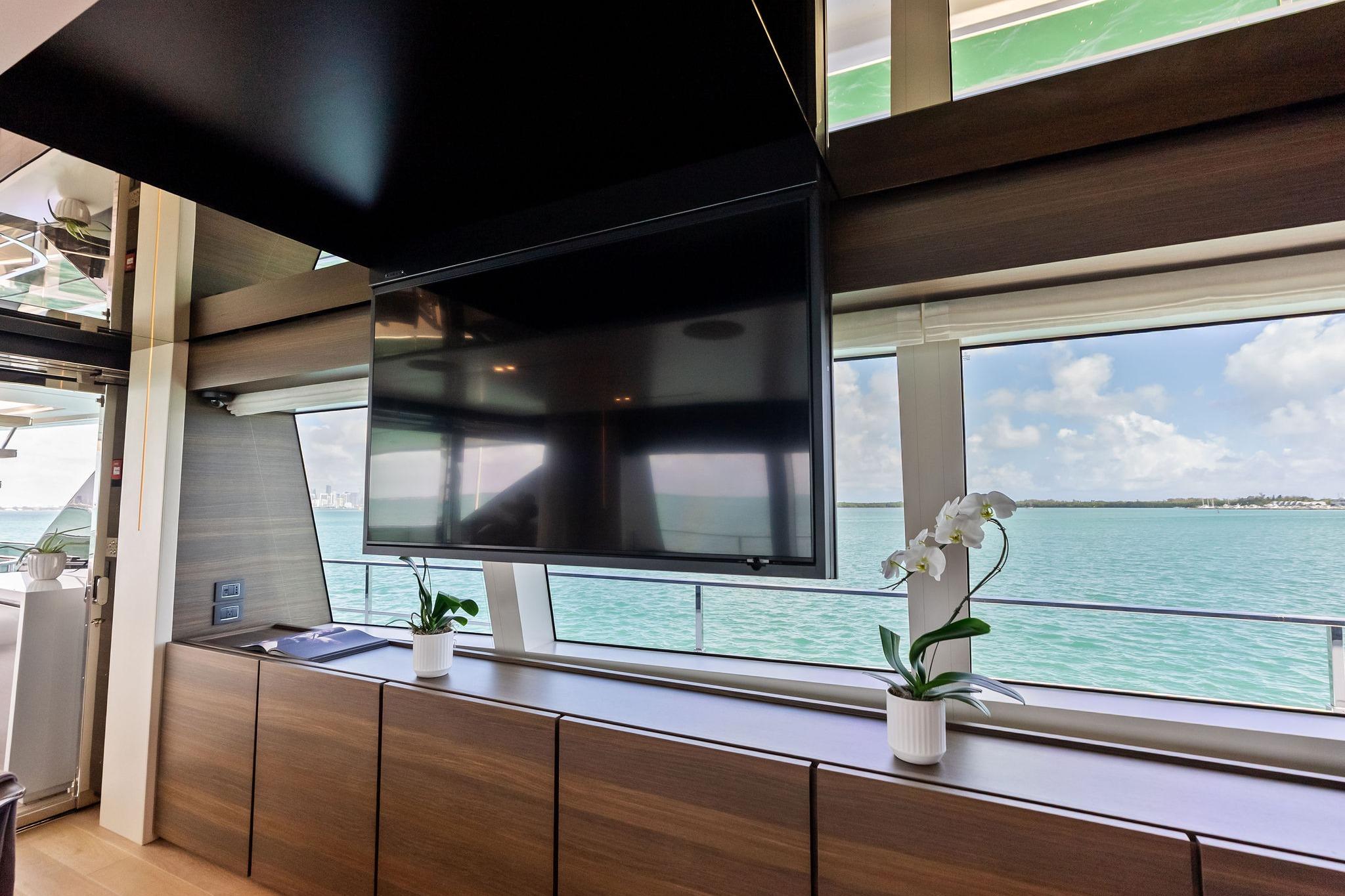 2023 Custom Line Navetta 33 - 60