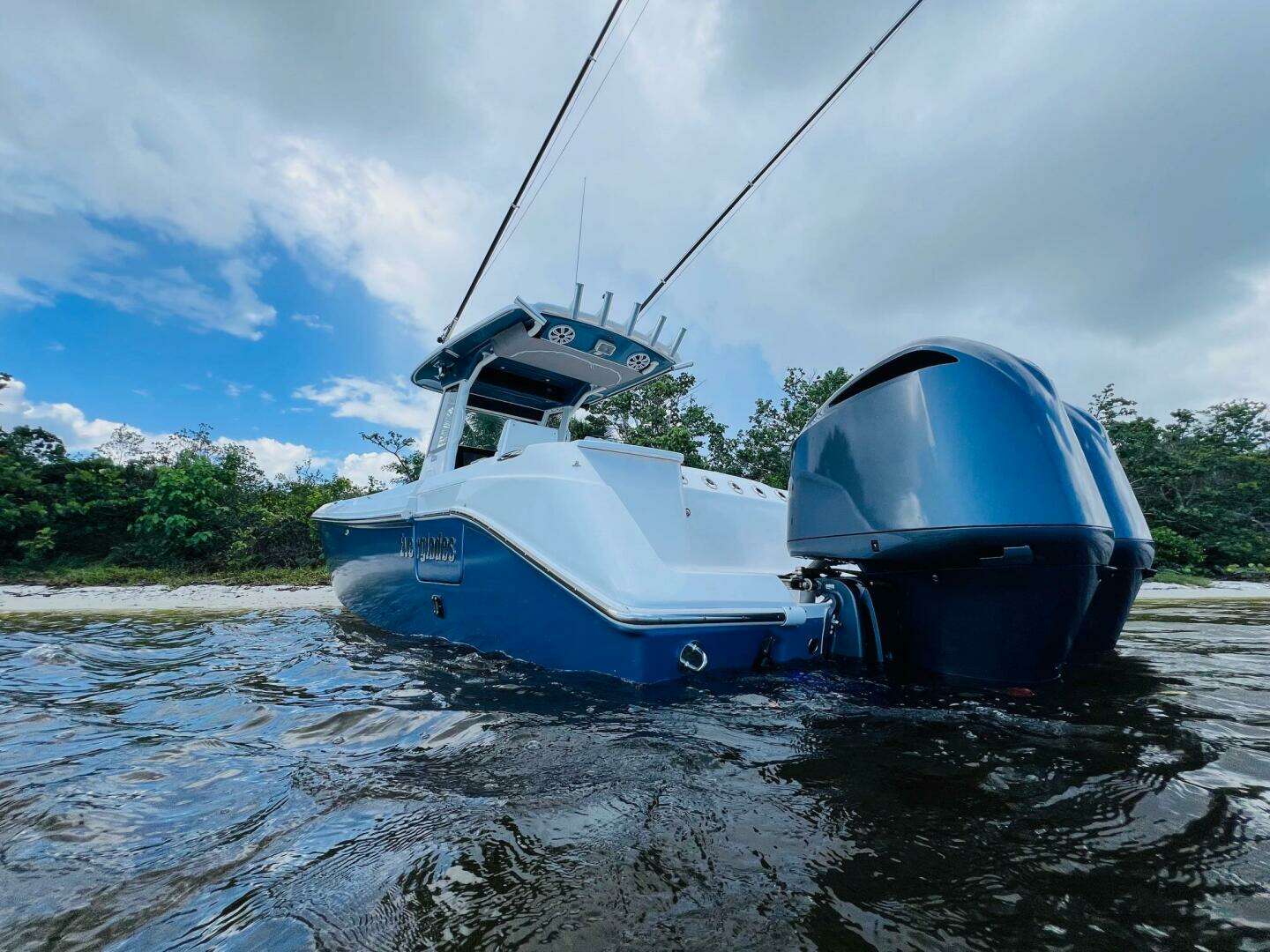 2012 Everglades 295 Center Console - Image 8