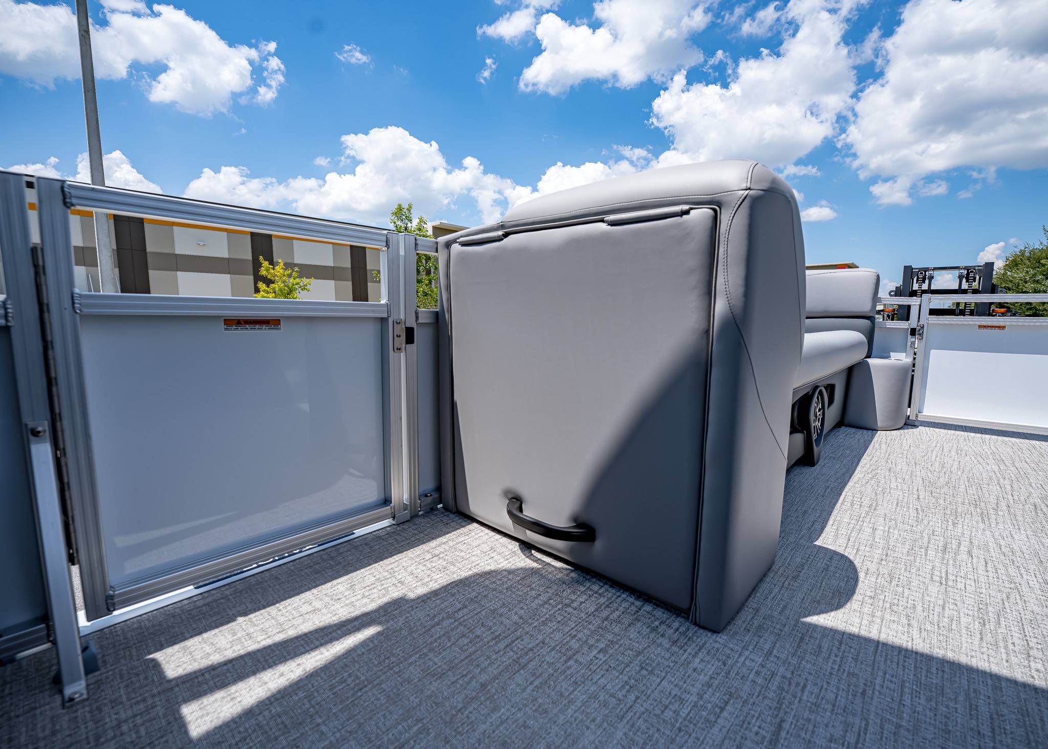 2025 Tahoe Pontoon SLT 23' Quad Lounge - 19