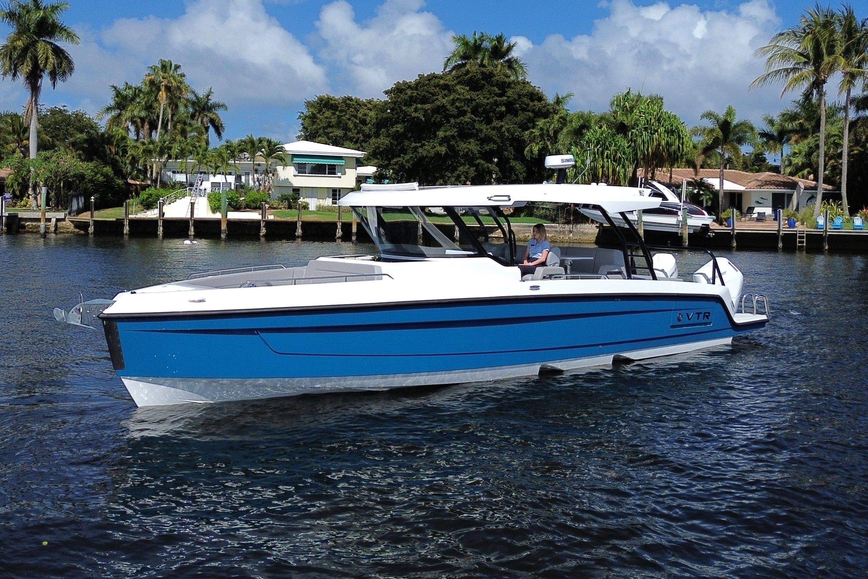 2026 Cruisers Yachts 38 VTR