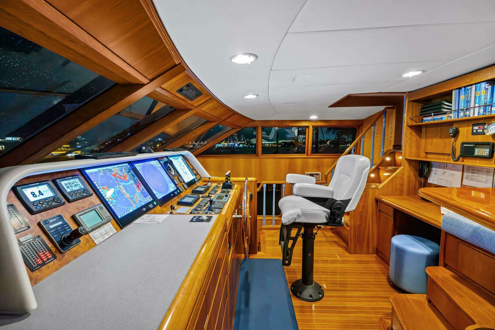 1998 Burger Raised Pilothouse - Image 15
