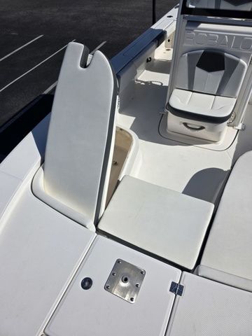 2023 Robalo 246 Cayman - 18