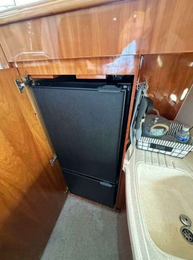 2001 Azimut 42 - Image 15