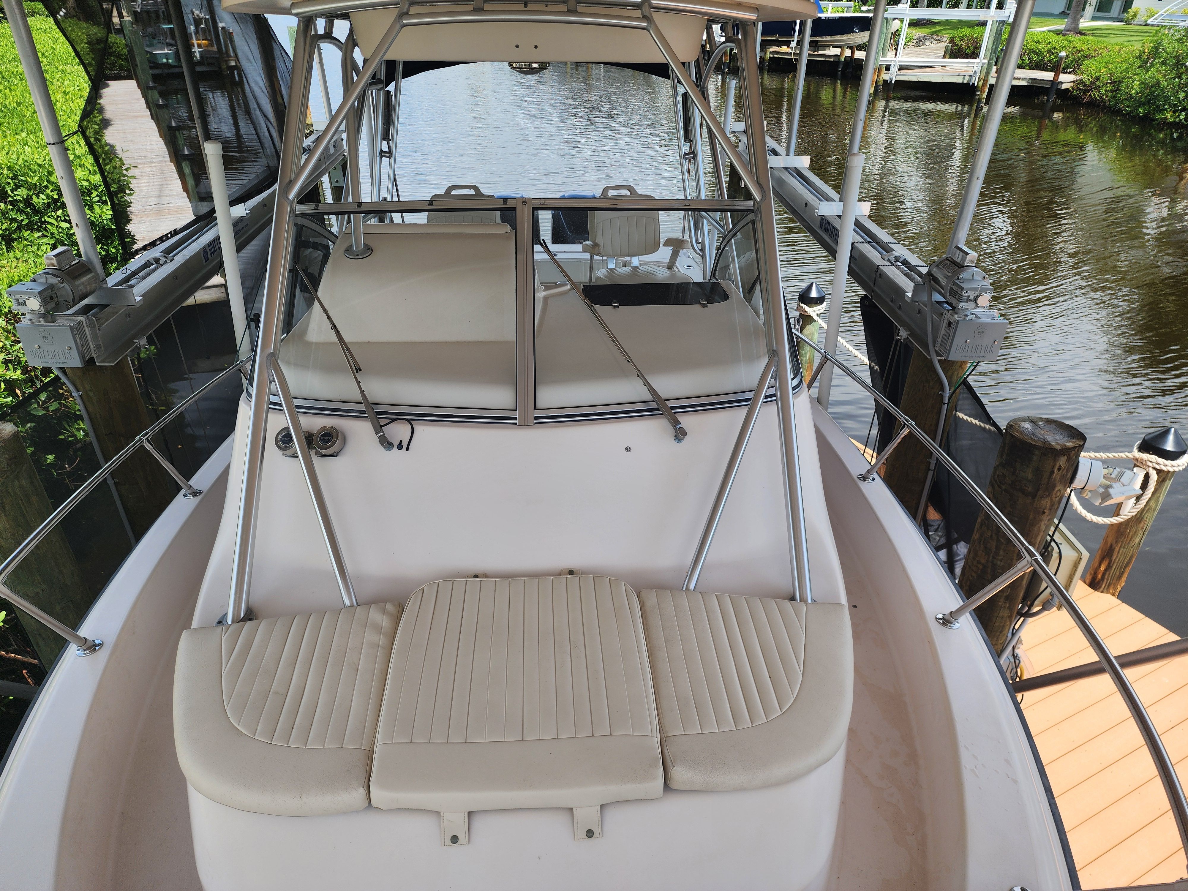 2005 Grady-White Sailfish 282 boat at dock, front view.