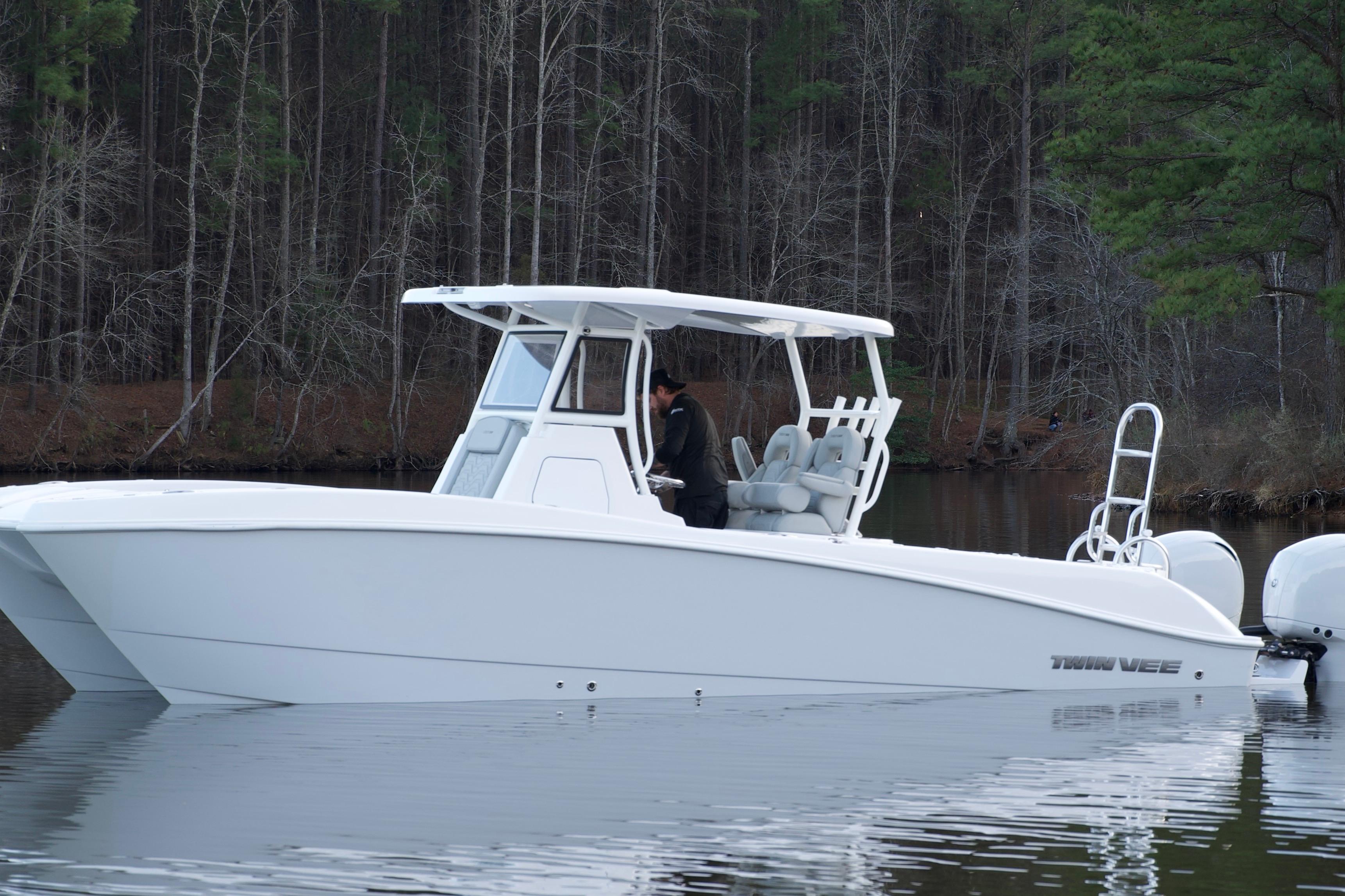 2023 Twin Vee 260 GFX CC