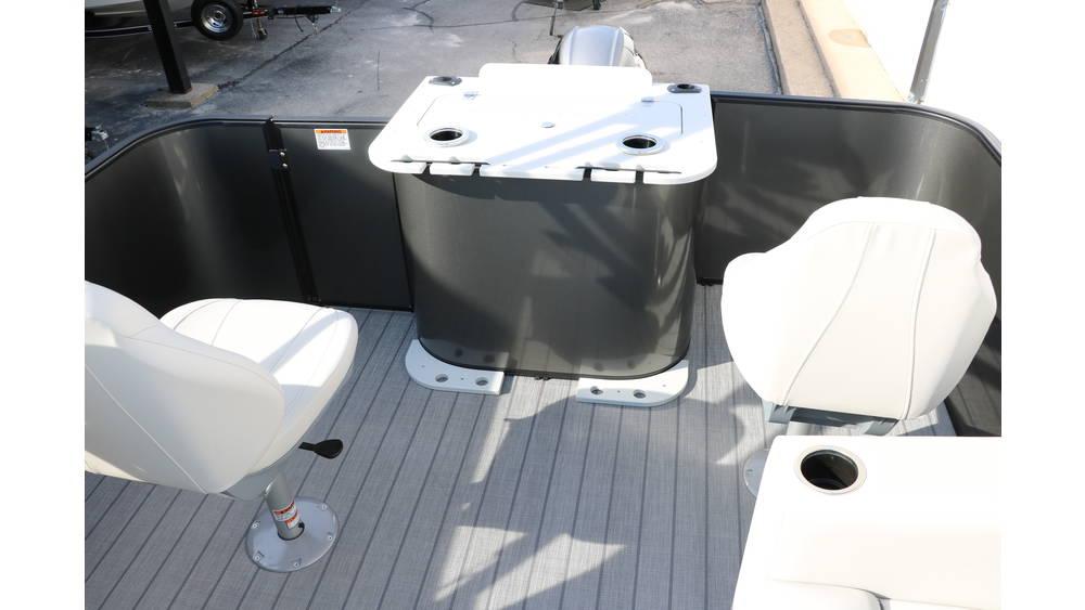2025 Sylvan Mirage 820 Party Fish Premium - 7