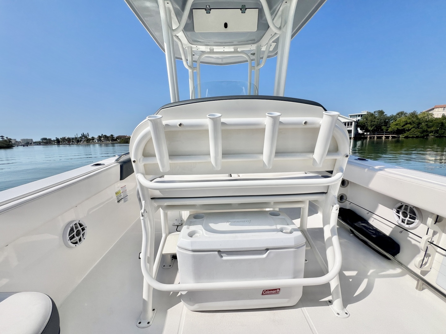 2021 Robalo R242 Explorer - Image 16