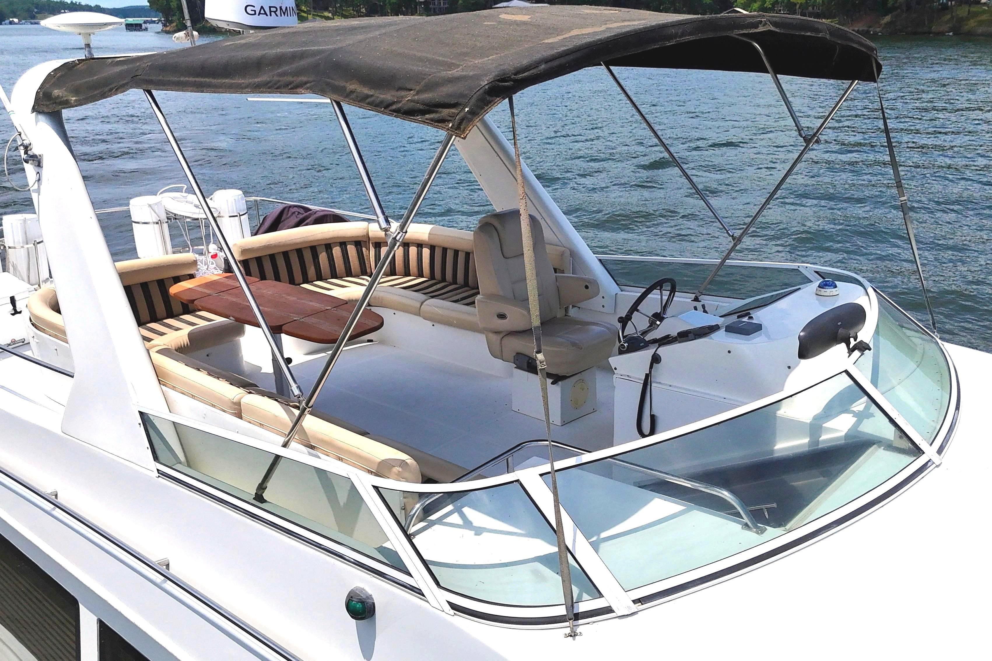2007 Navigator 5100 yacht with spacious deck and seating area on the water.