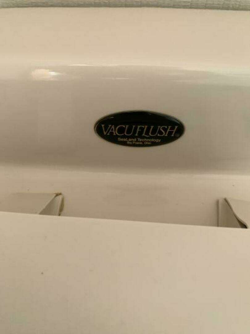 2000 Viking 50 Convertible Sportfish - Image 21