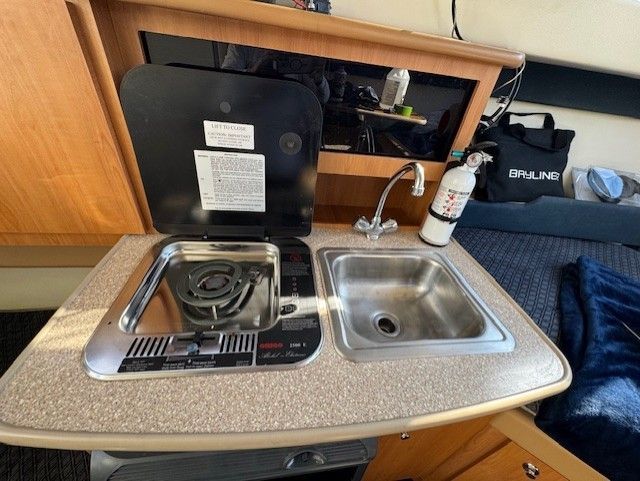 2007 Bayliner Discovery 246 - 31