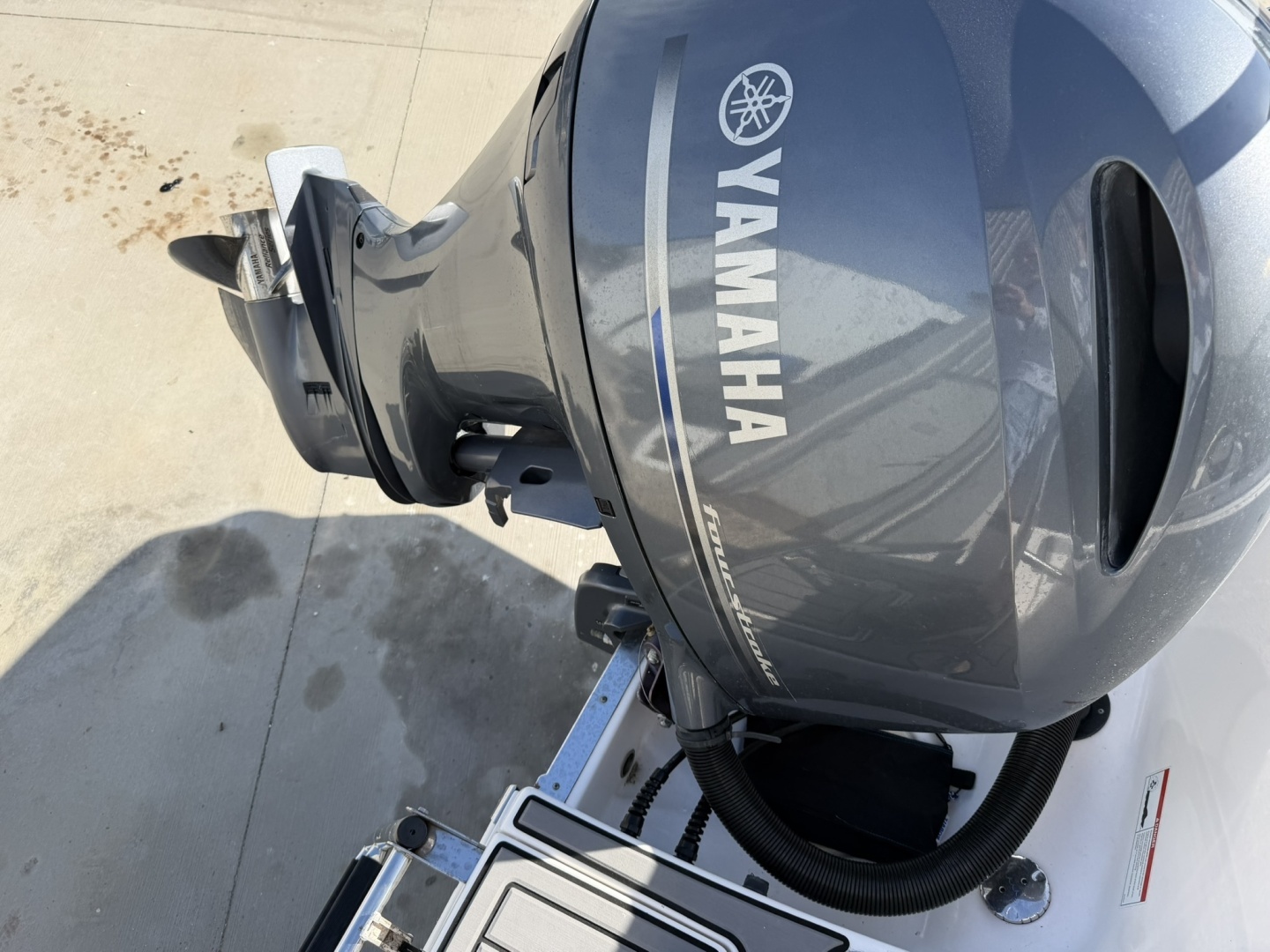 2023 Robalo R227 - Image 44
