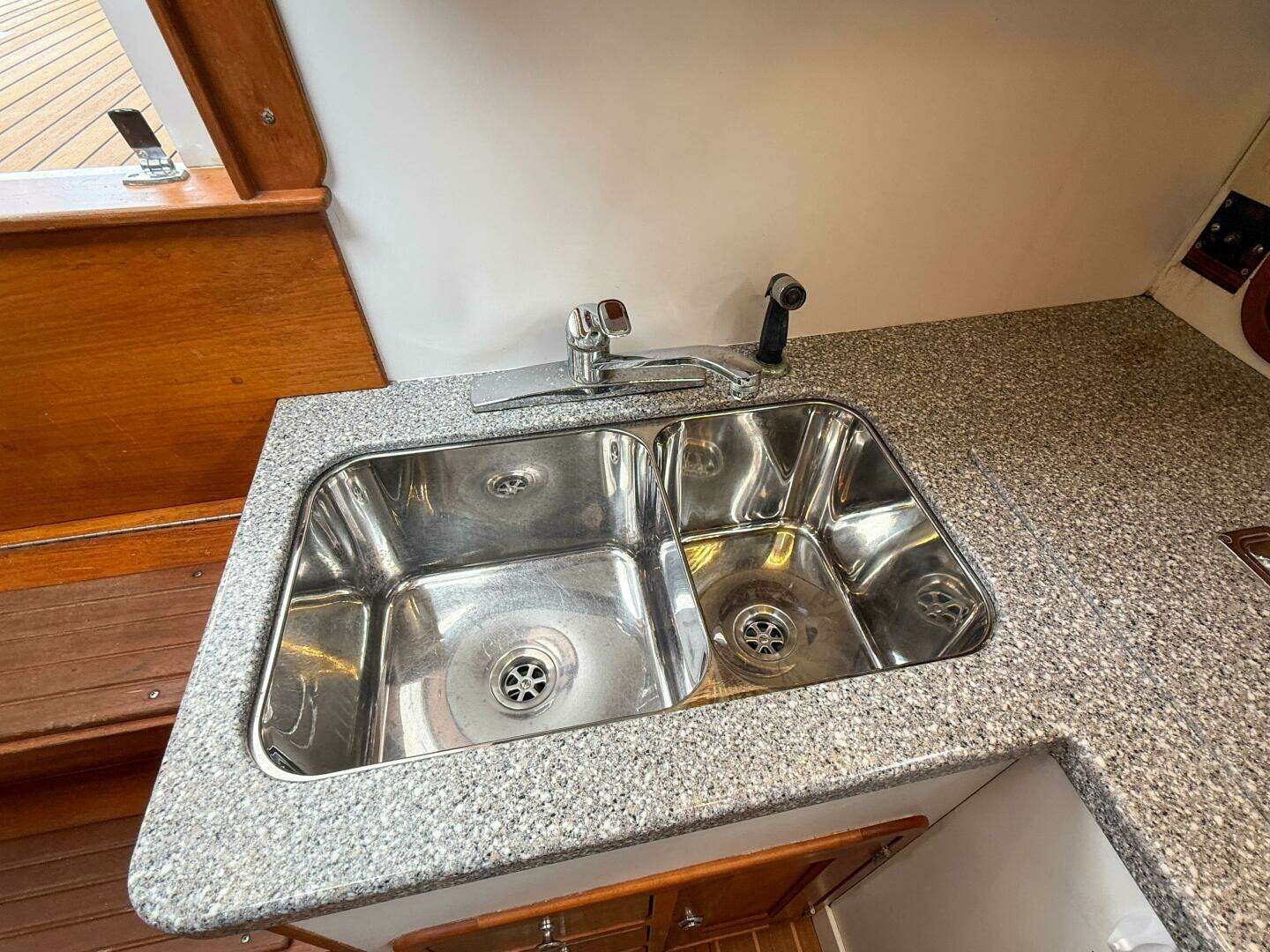2002 Legacy 34 Express Twin Jet - Image 31