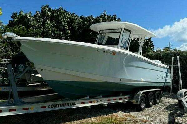 2017 Robalo R302