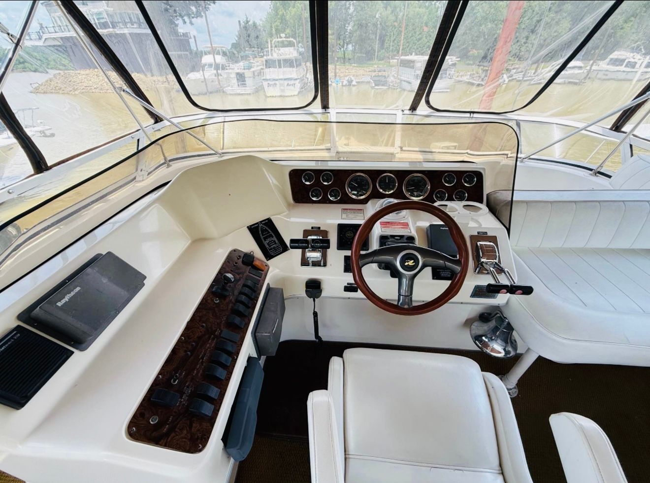 1997 Sea Ray Express Bridge 440 - 23