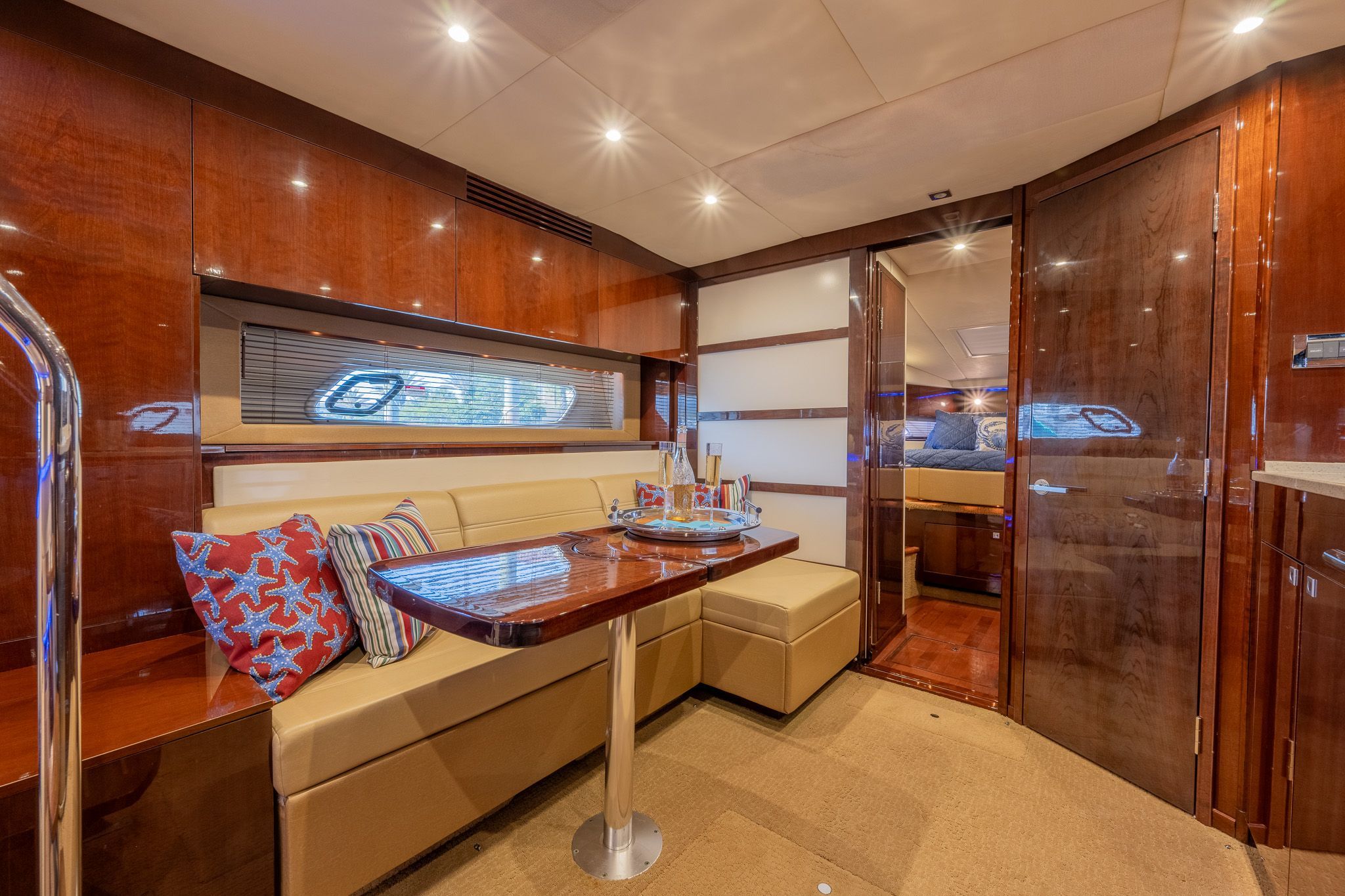 2010 Sea Ray 450 Sundancer - 28