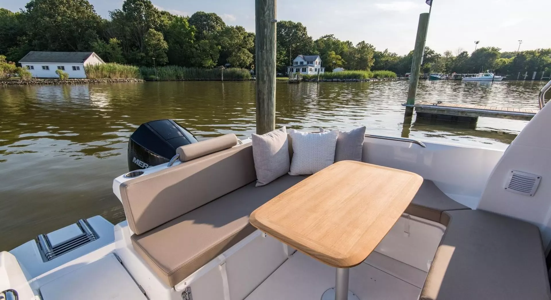 2026 Beneteau Antares 7 - Image 6