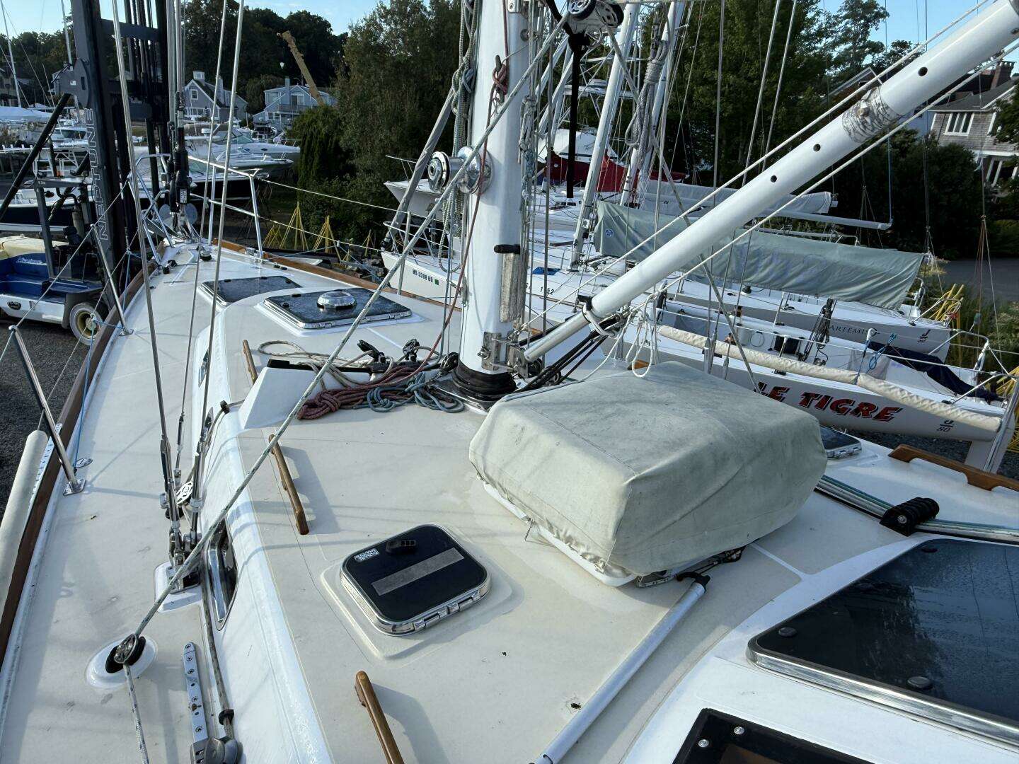 2011 Tartan 4700 - Image 15