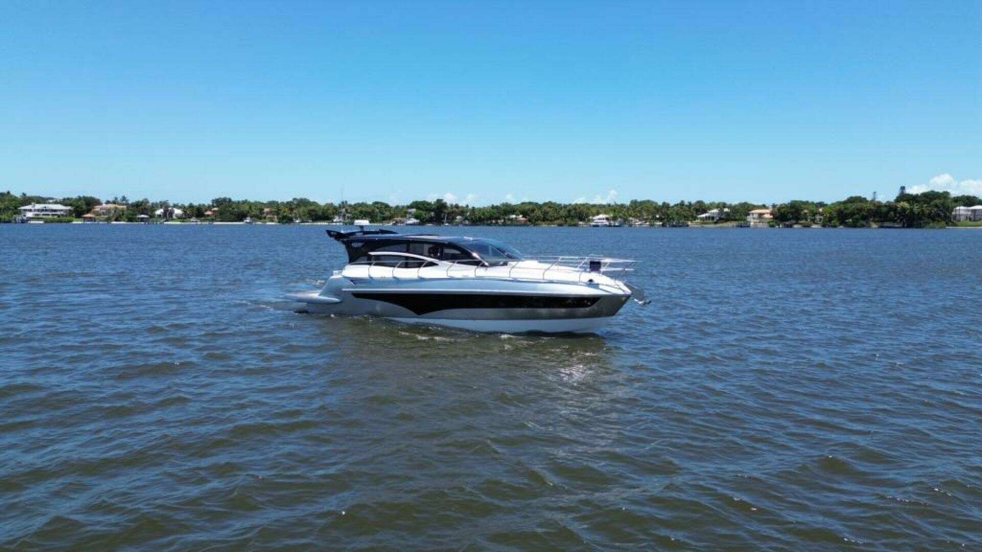 2025 Real 40 HT Luxury - Image 16