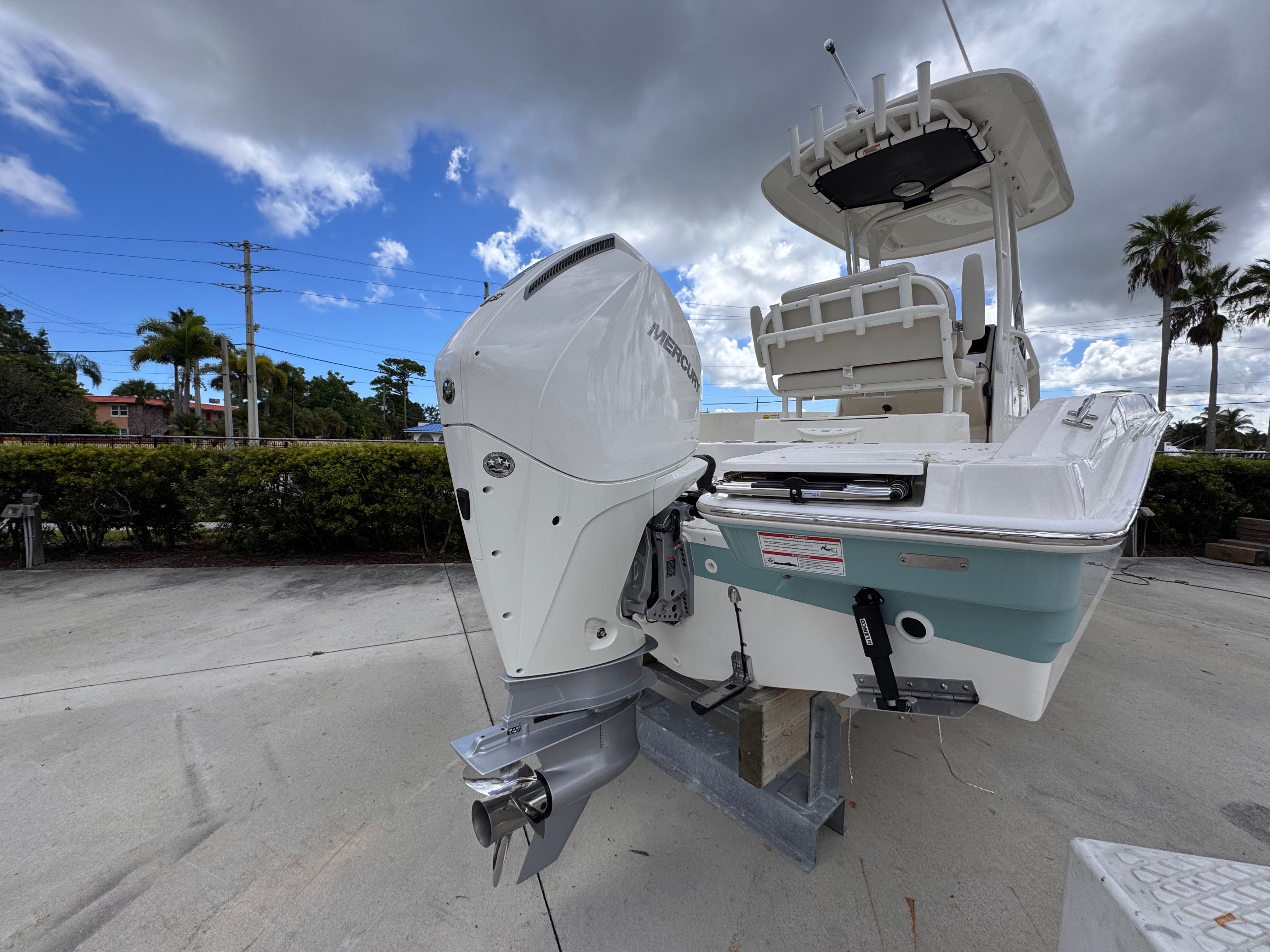 2026 Boston Whaler 220 Dauntless - 5