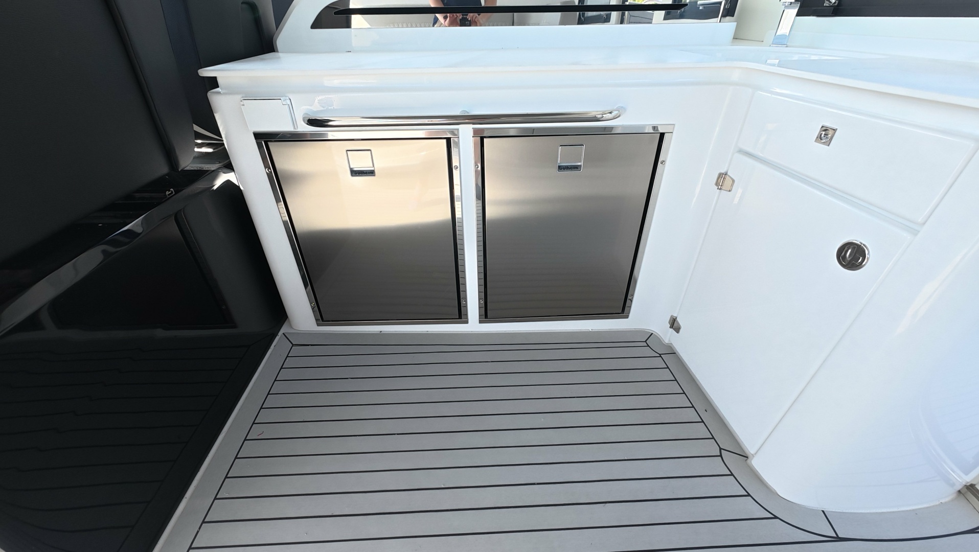 2026 Cruisers Yachts 50GLS OB - Image 38